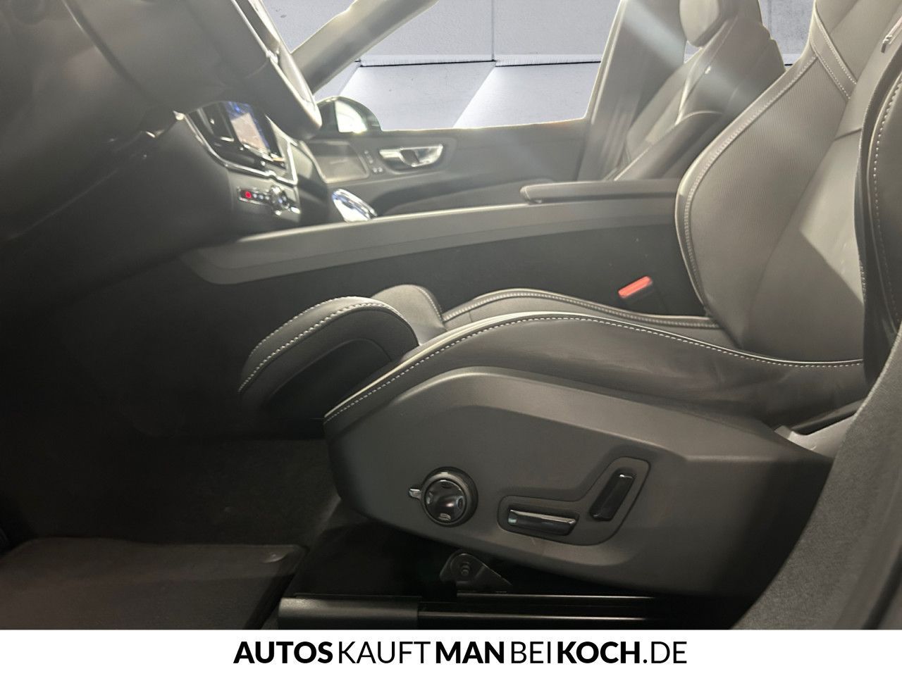 Volvo XC60 B5 AWD Plus Dark ACC BLIS AHK 4SHz VLED H&K