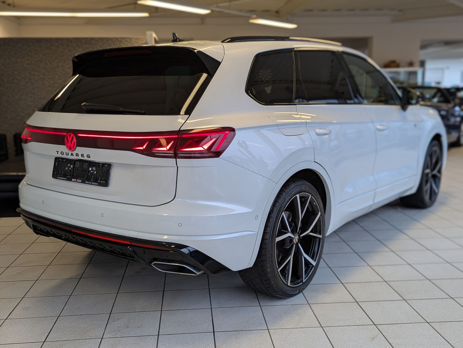 Volkswagen Touareg 3.0TDI 4M R-Line VOLL Black 22" UPE 114T