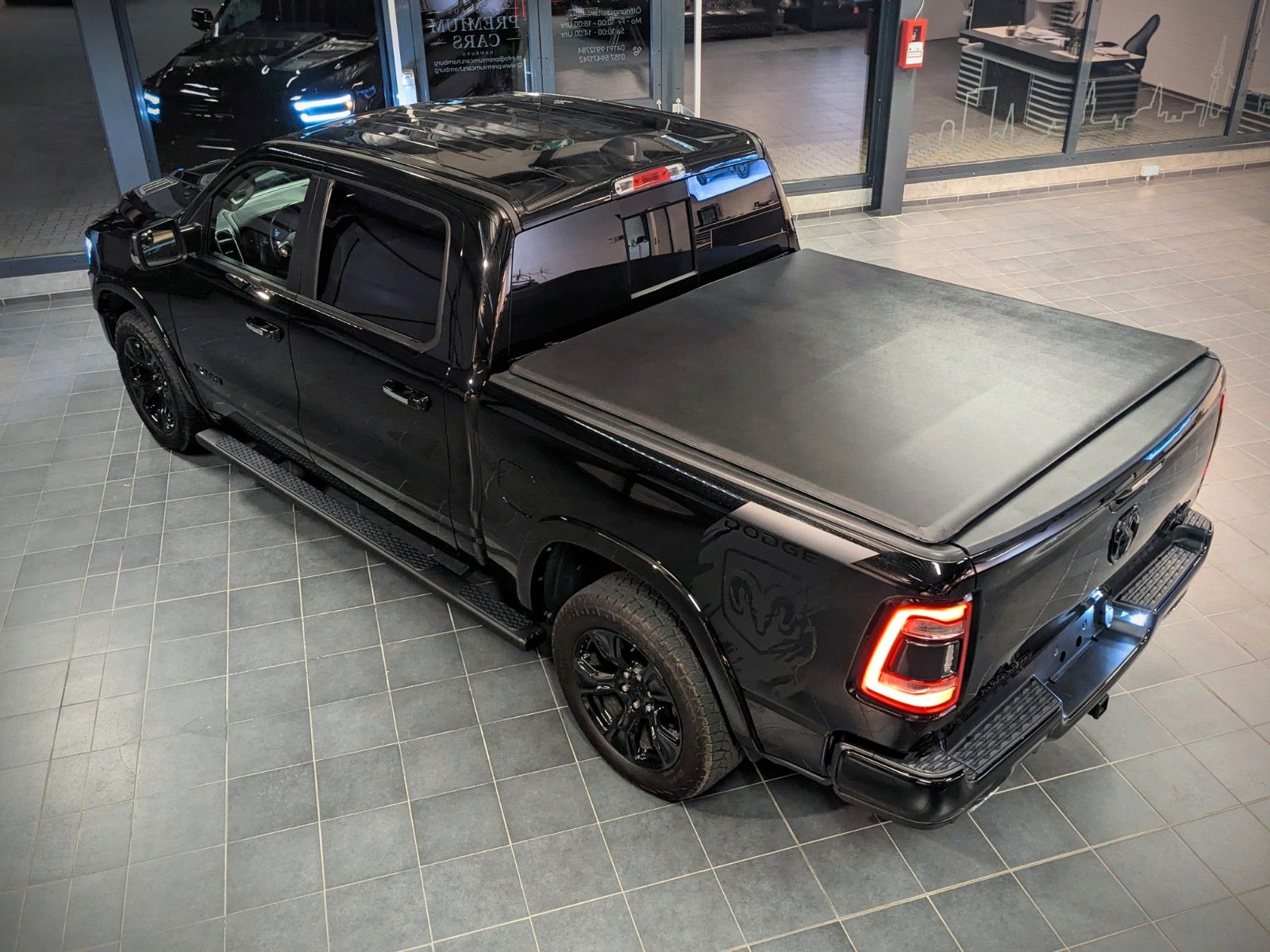 Dodge RAM 1500  Laramie Limited Night HEMI 5.7L   4x4
