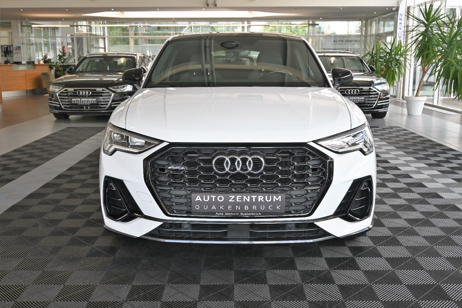 Audi Q3 SB 40 TFSI qu S-Line - Samsaru's Car Outlet