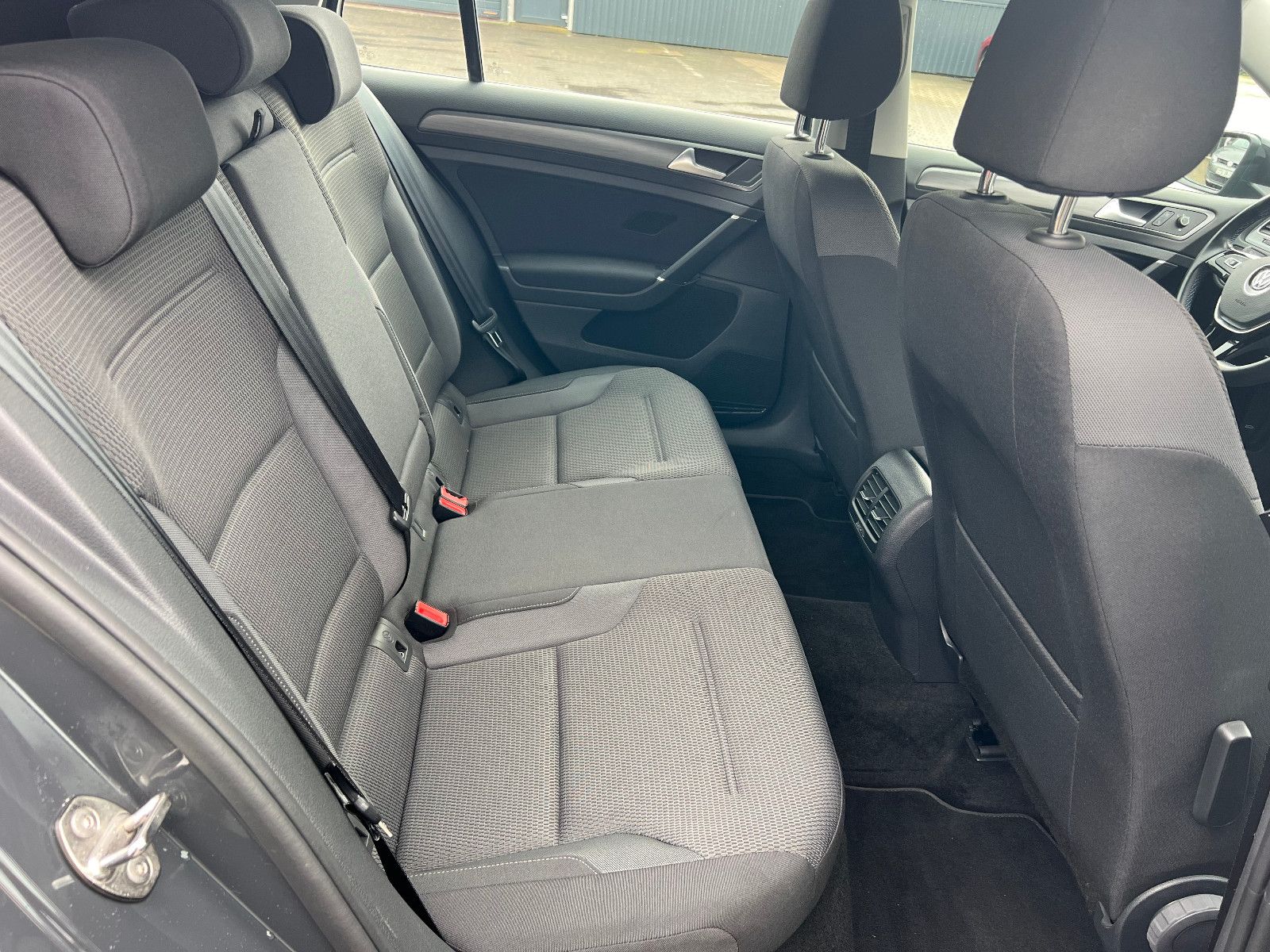 Volkswagen Golf VII e-Golf - Samsaru's Car Outlet