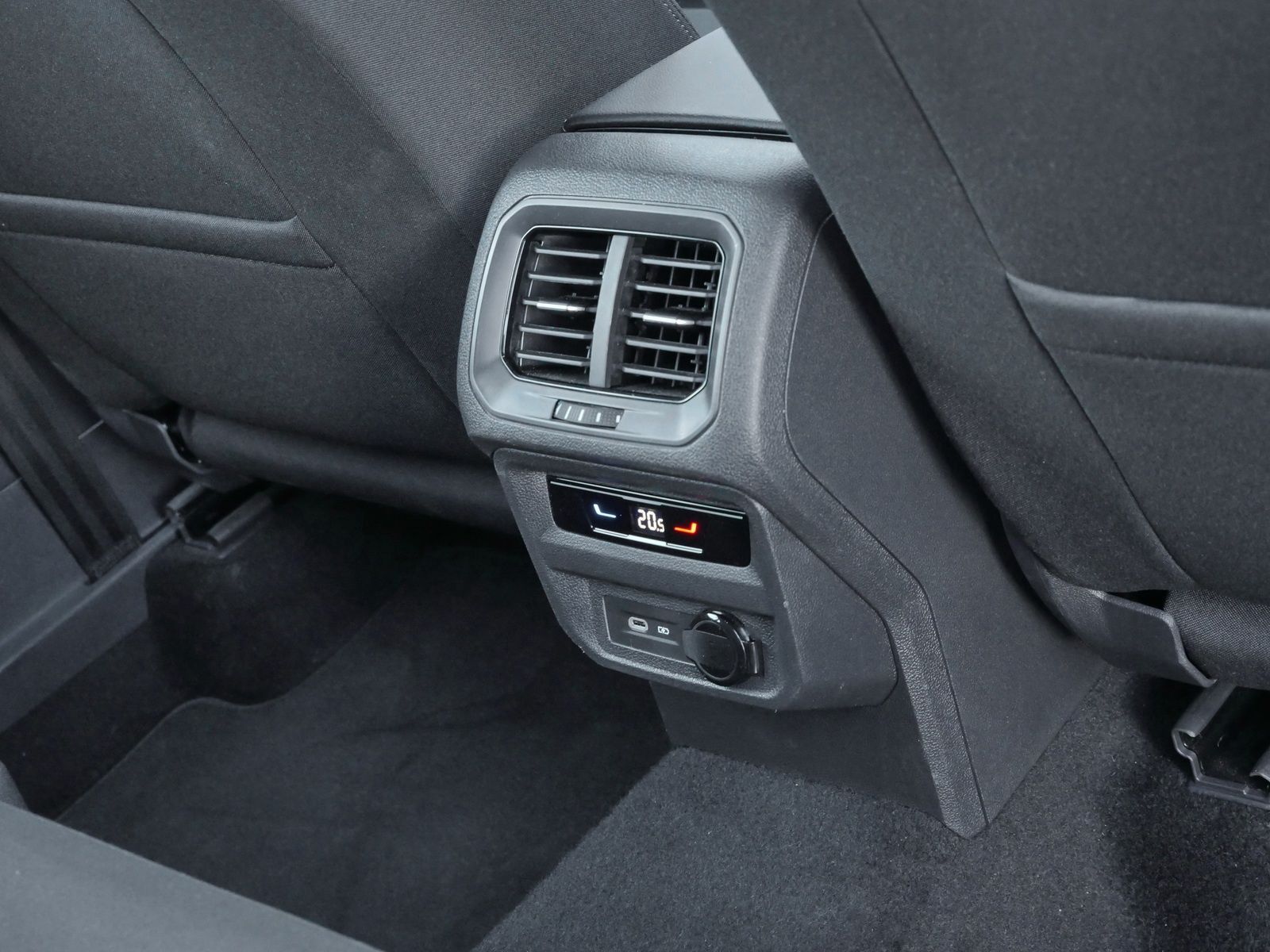 Volkswagen Tiguan Elegance 2.0 TDI - Samsaru's Car Outlet