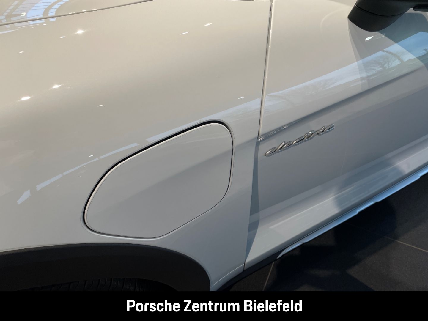 Porsche Taycan 4 Cross Turismo Panorama Surround-View