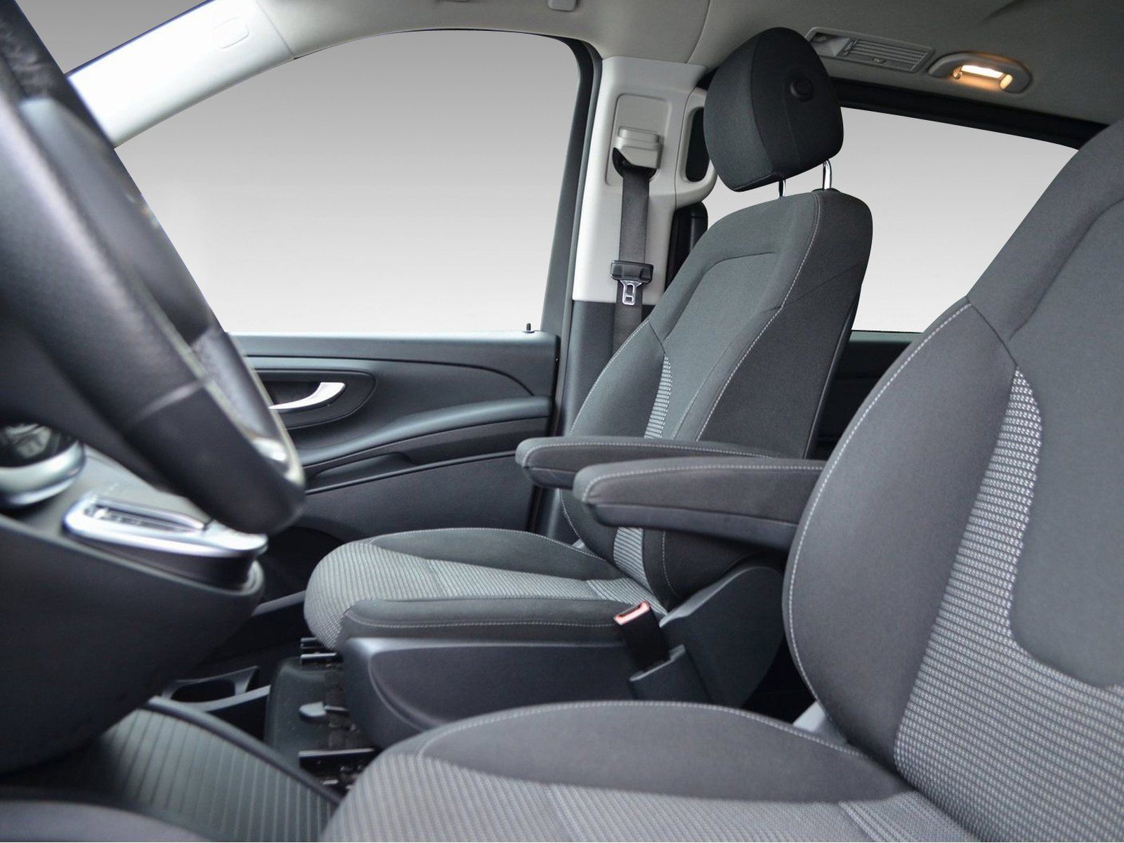 Mercedes-Benz V 220 d 4M EDITION - Samsaru's Car Outlet