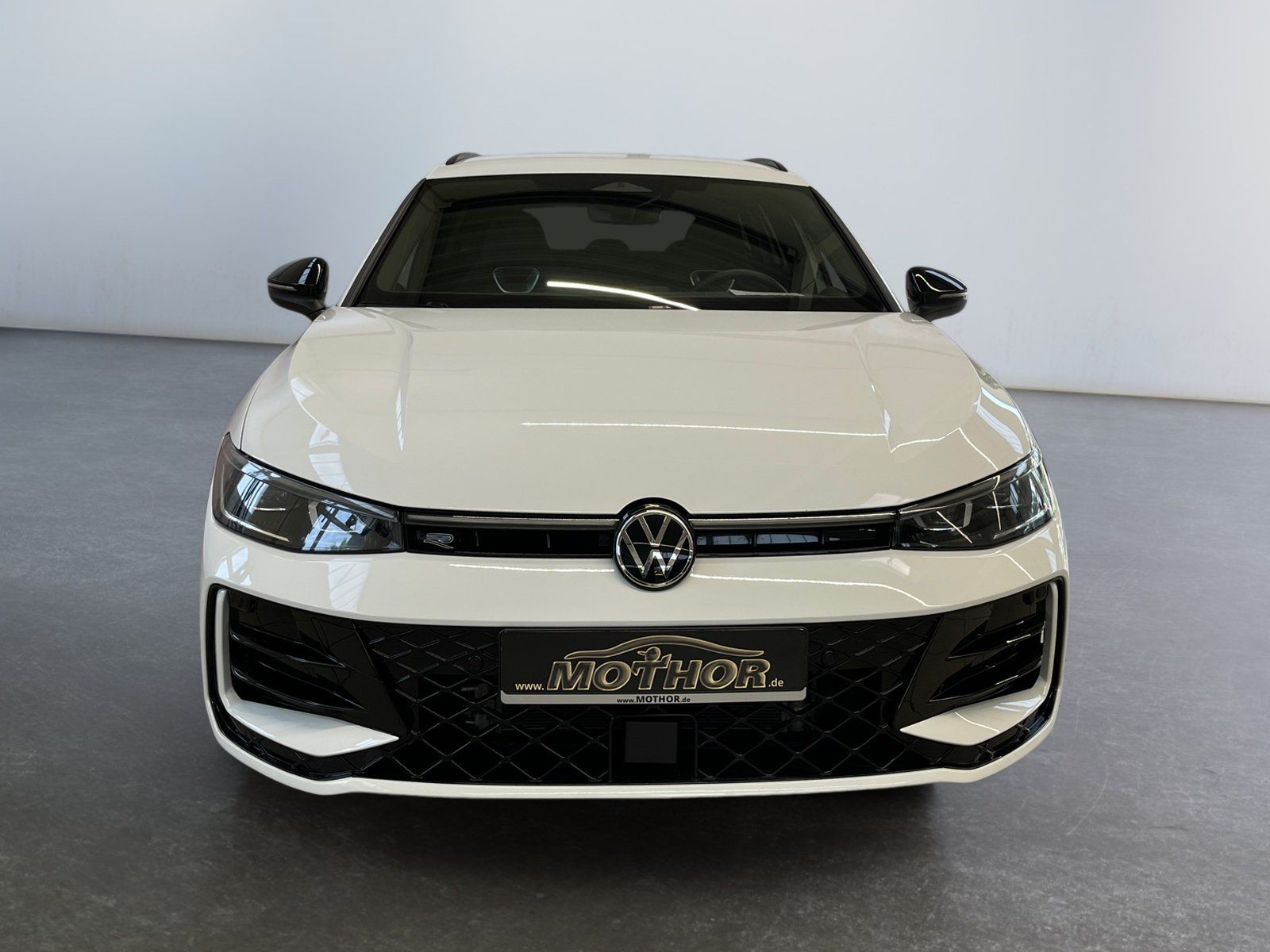 Volkswagen Passat Variant R-Line 2.0 TDI DSG 4Motion AHK DC