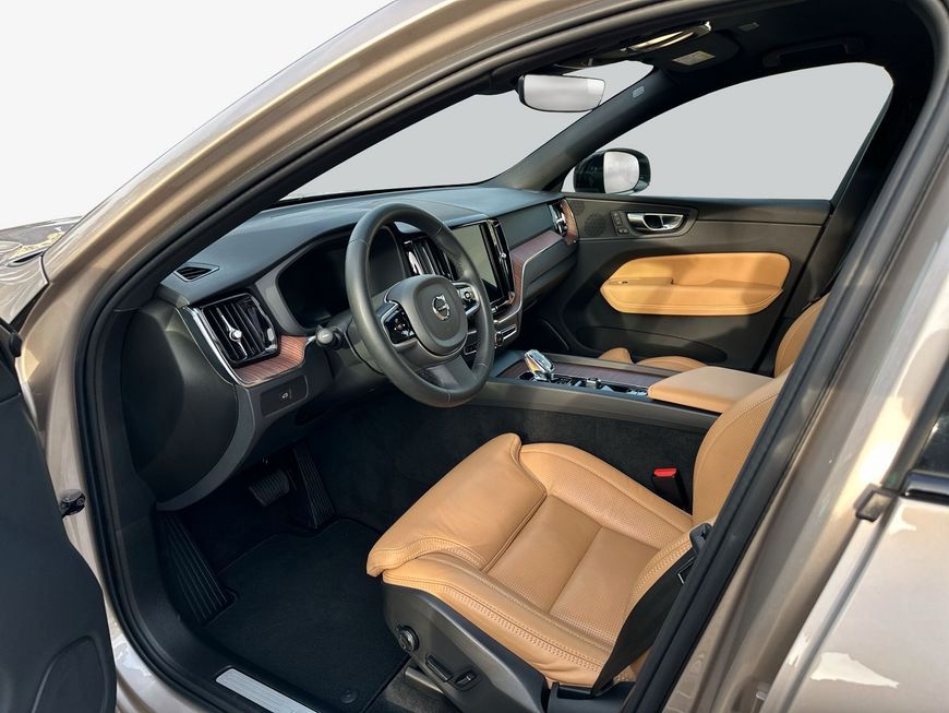 Volvo XC60 B5 B AWD Plus Dark