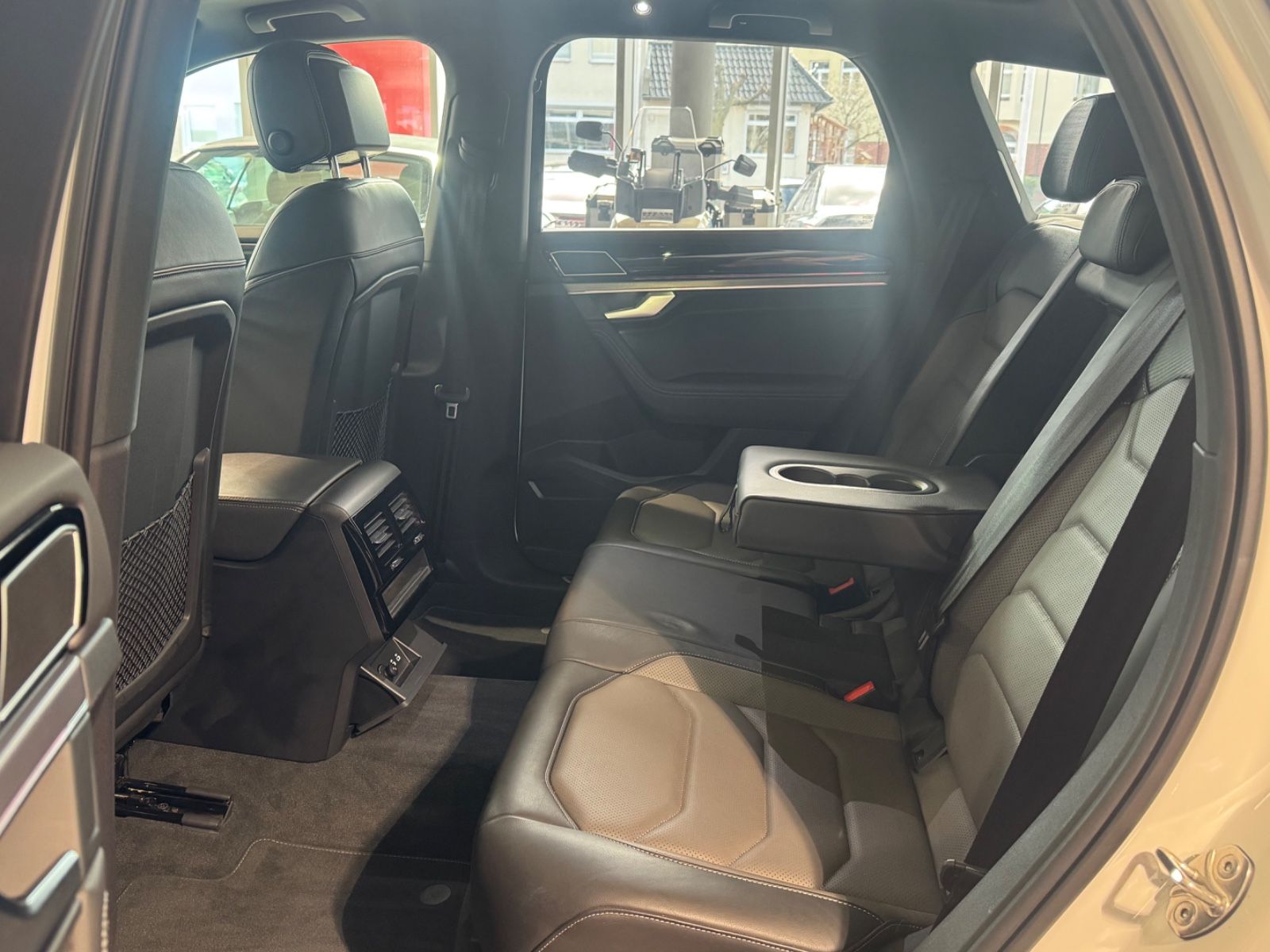 Volkswagen Touareg R-Line Pano IQ LIGHT Exterieur Black Sty