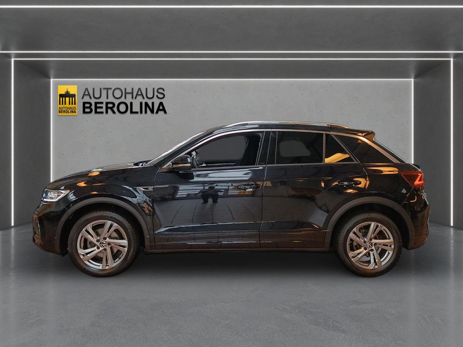 Volkswagen T-Roc 1.5 TSI R-Line - Samsaru's Car Outlet