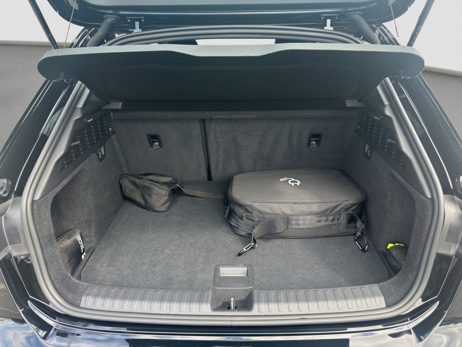 Audi A3 Sportback 40*1.4TFSI*e-tron*basis*NAVI*AHK*EP