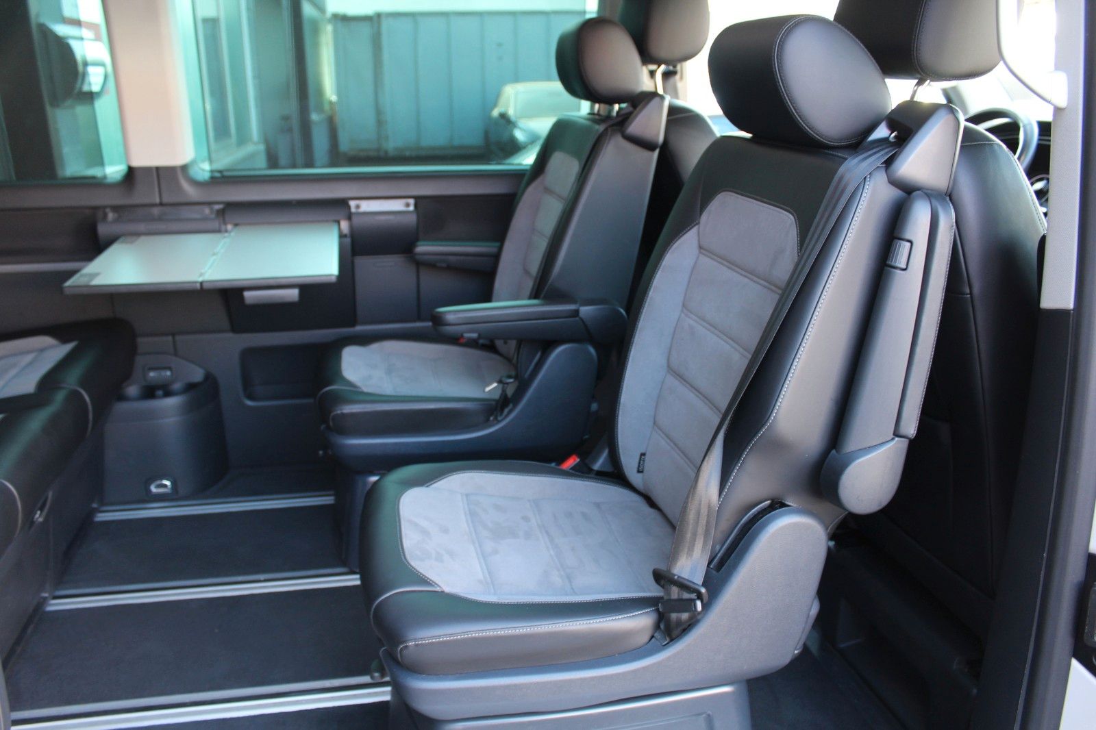 Volkswagen T6.1 Multivan - Samsaru's Car Outlet