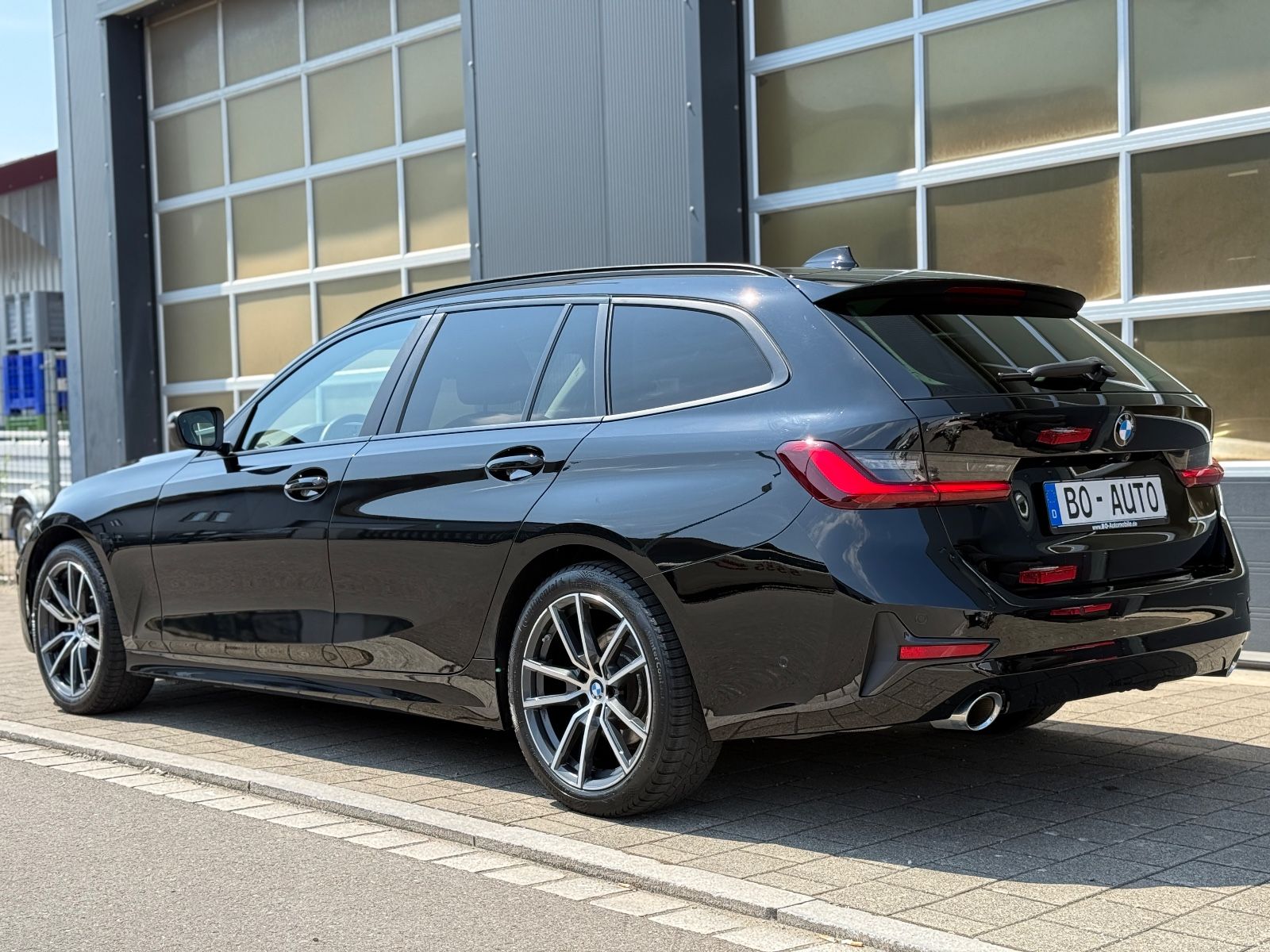 BMW 320 d - Samsaru's Car Outlet