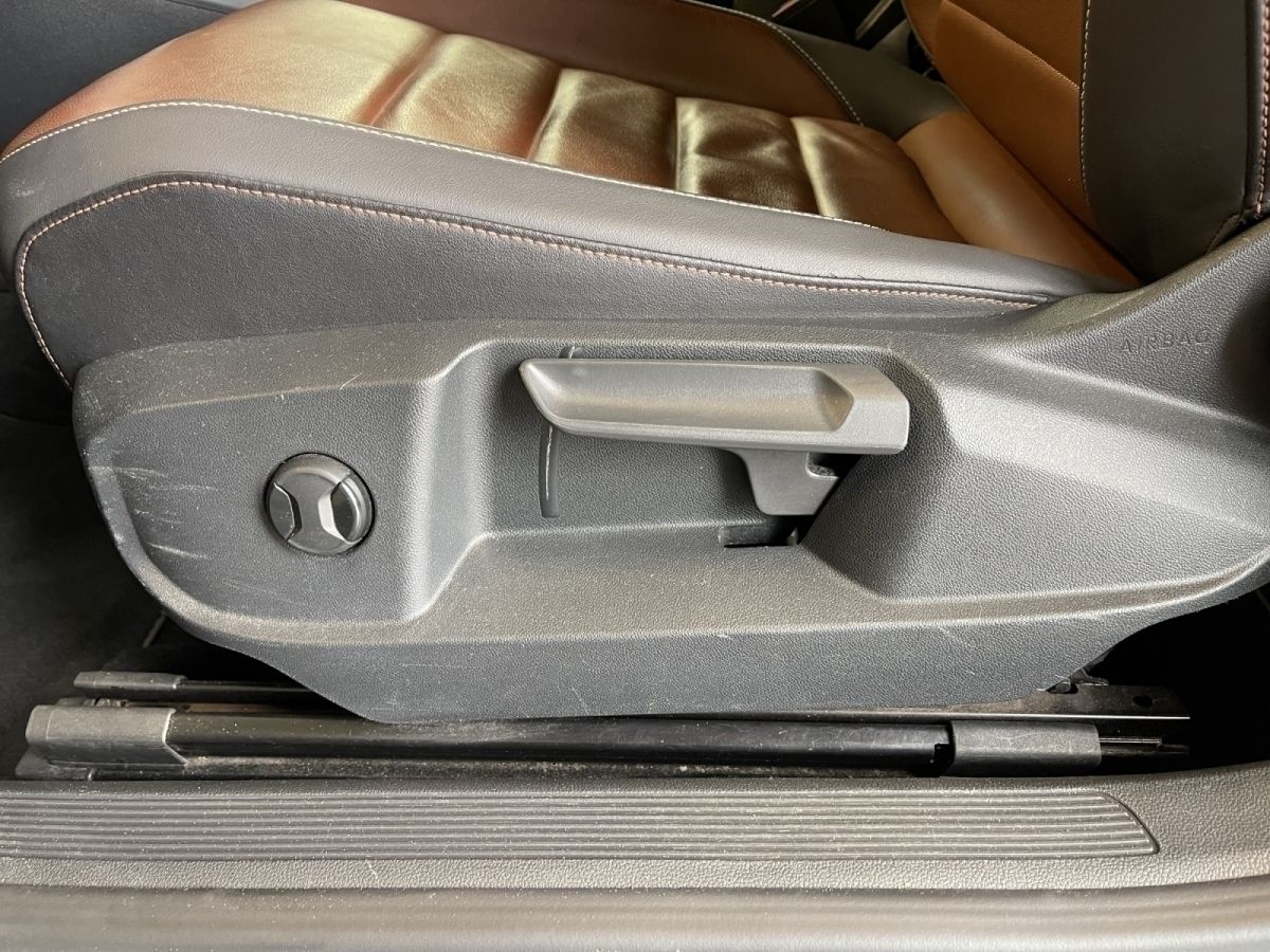 Volkswagen T-Roc 1.5 TSI Style - Samsaru's Car Outlet