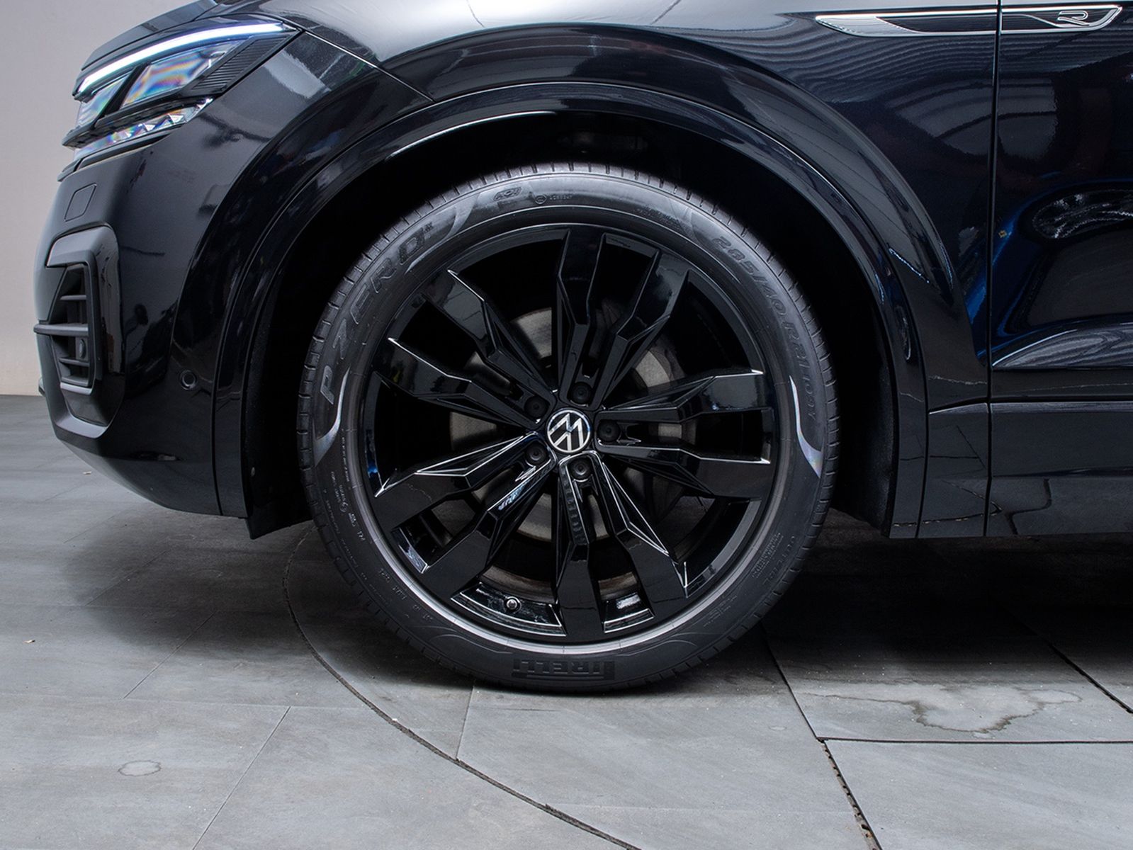 Volkswagen Touareg R-Line DYN Matrix 360°StandH.AHK Leder