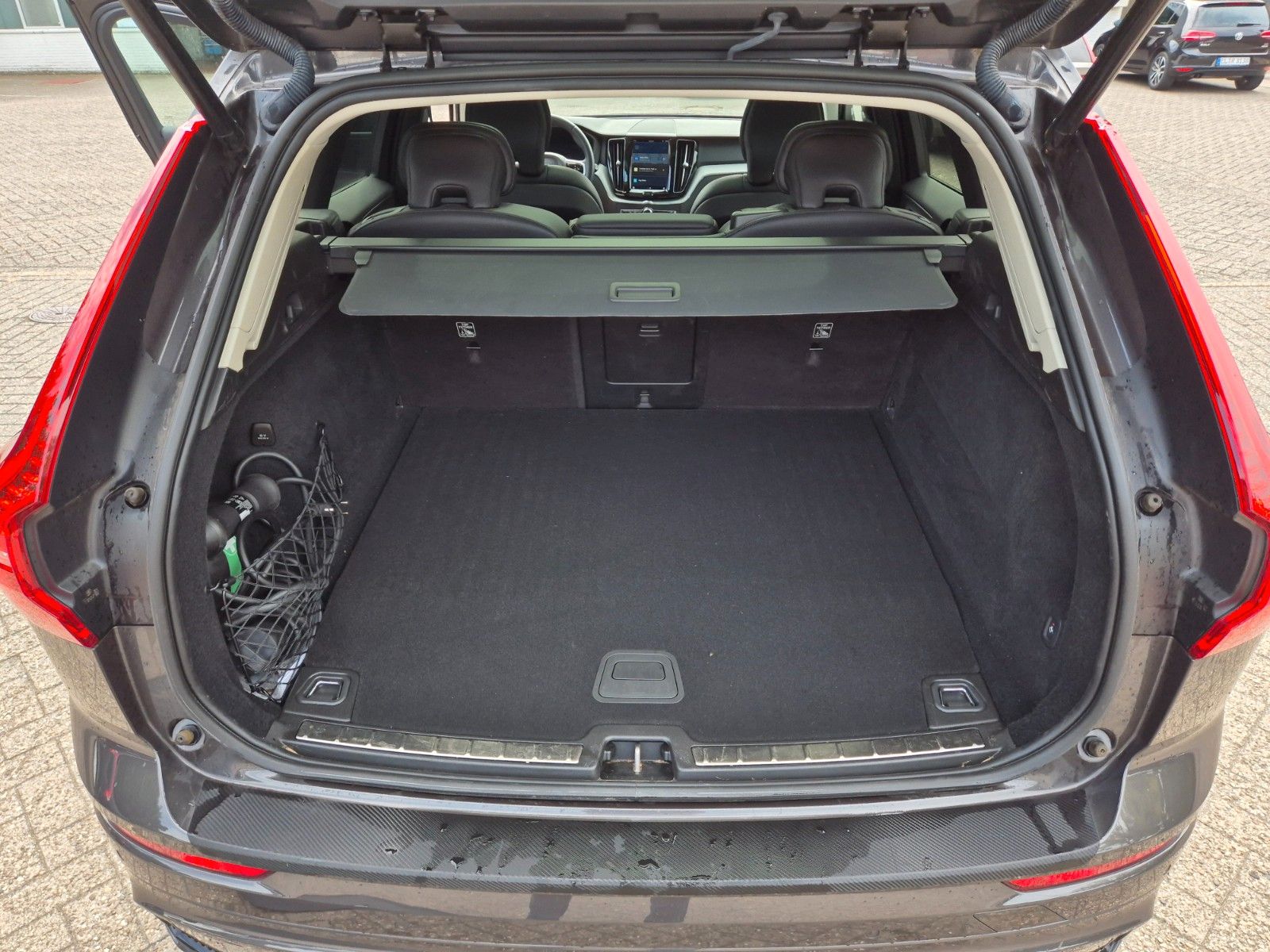 Volvo XC60 Plus Dark Recharge Plug-In Hybrid AWD