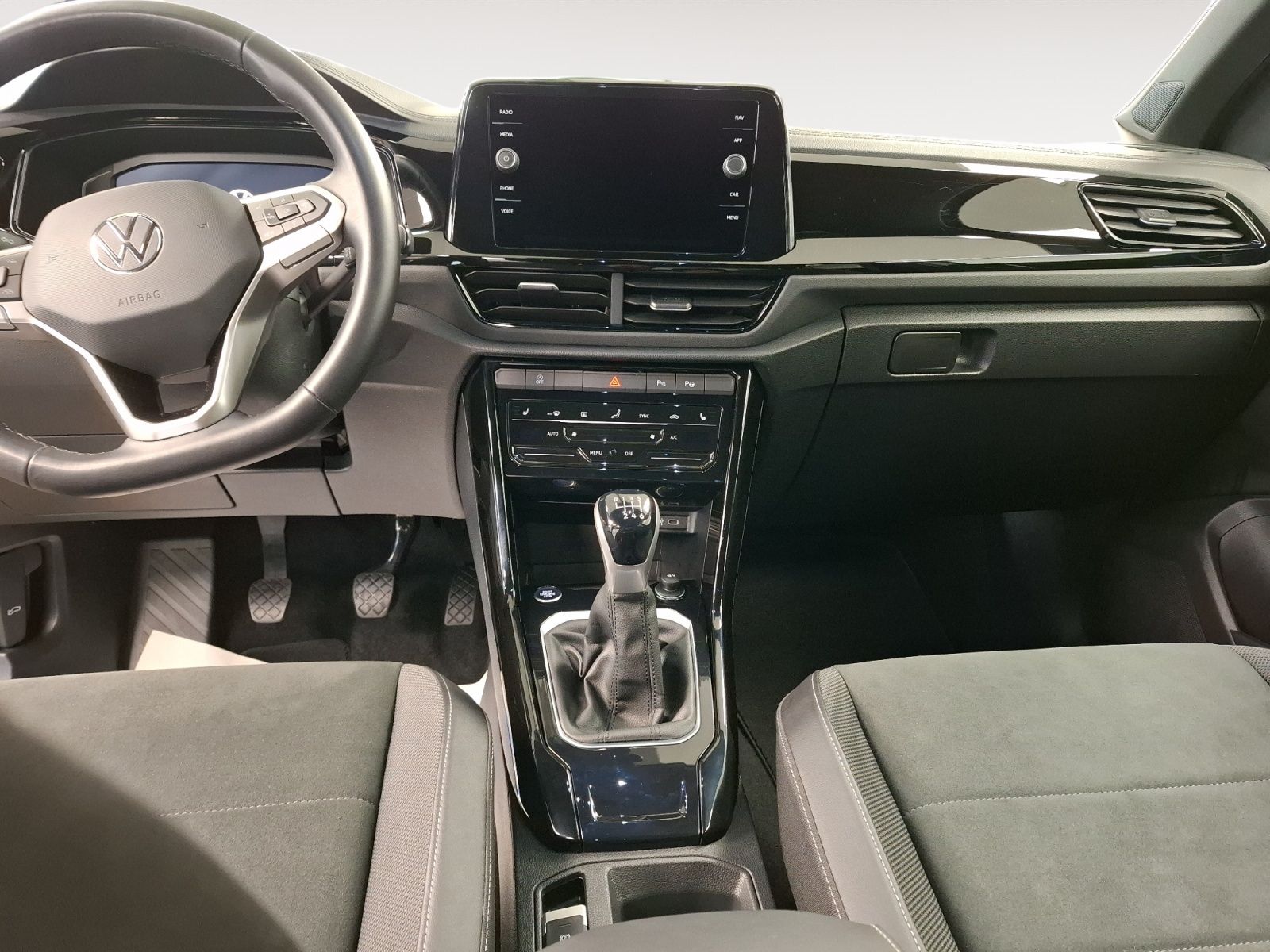 Volkswagen T-Roc 1.5 TSI Style - Samsaru's Car Outlet
