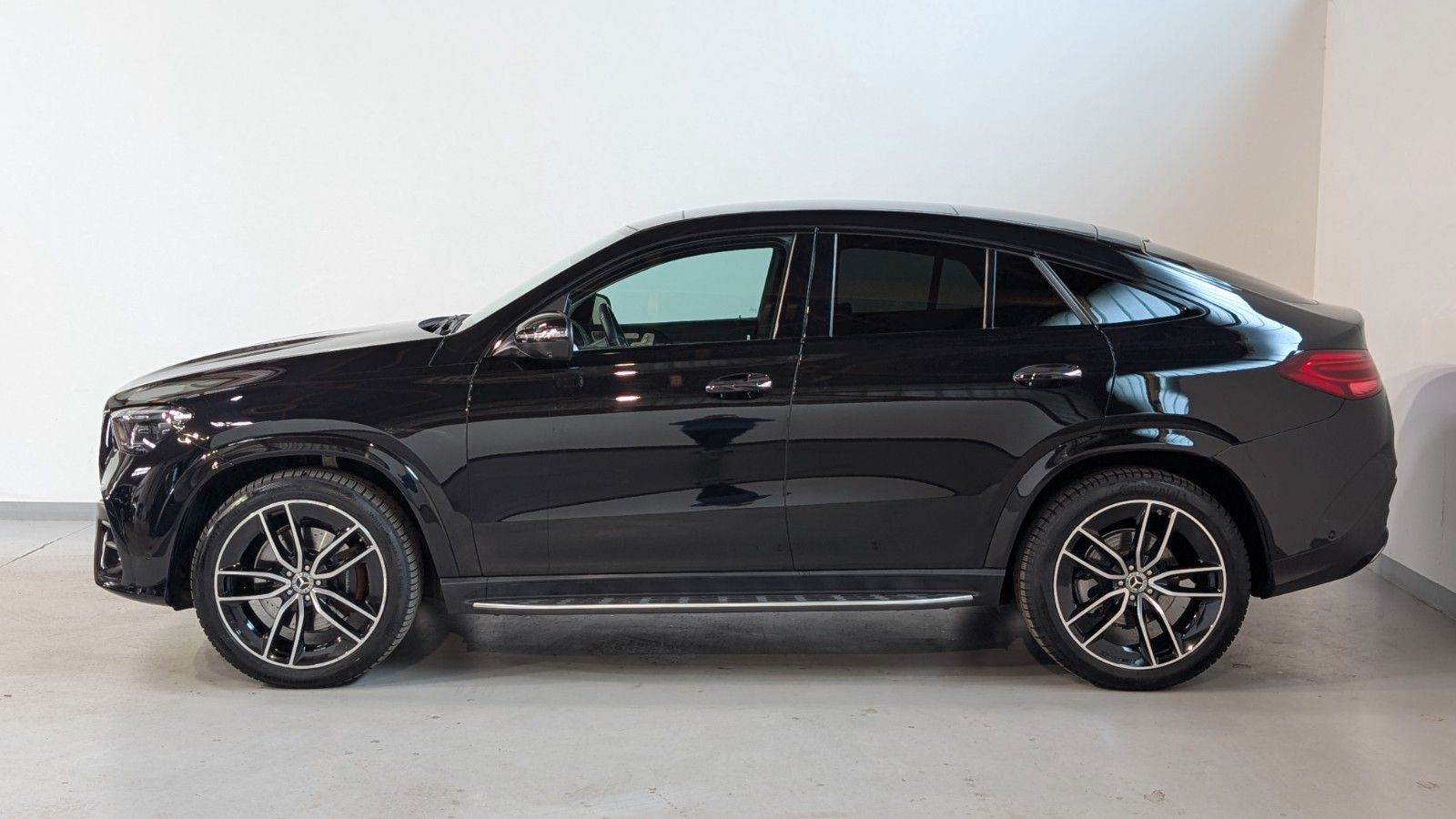 Mercedes-Benz GLE 300 d 4Matic Coupe AMG-MB100-AHK-PANO-DSTR+