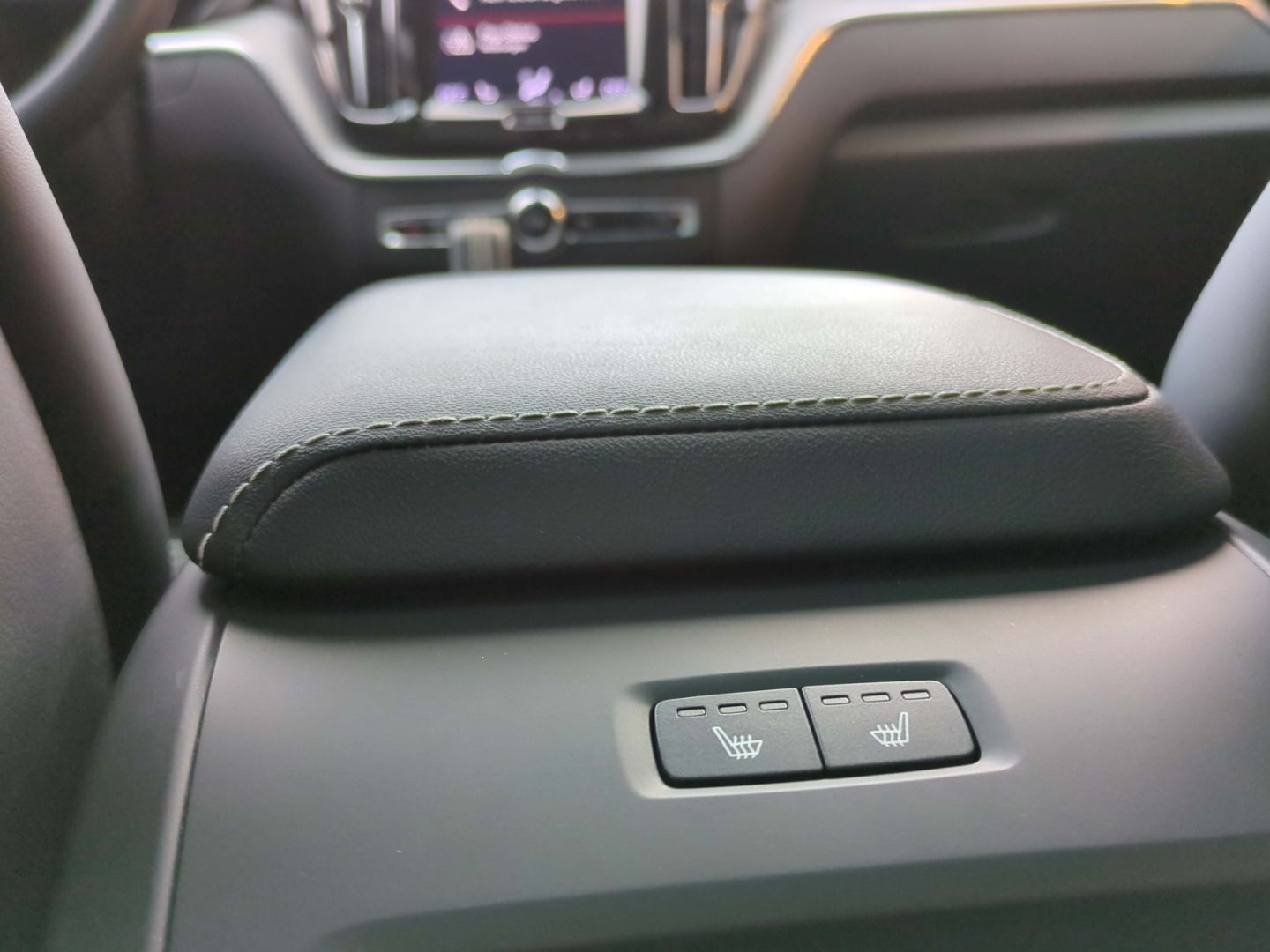 Volvo XC60 R Design Recharge Plug-In Hybrid AWD T8 Twi