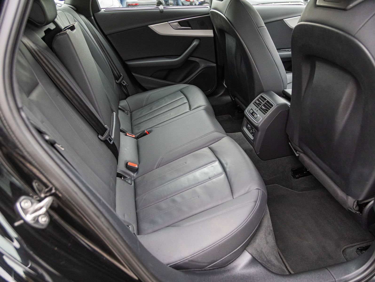 Audi A4 Avant advanced 35TFSI Stronic - Samsaru's Car Outlet