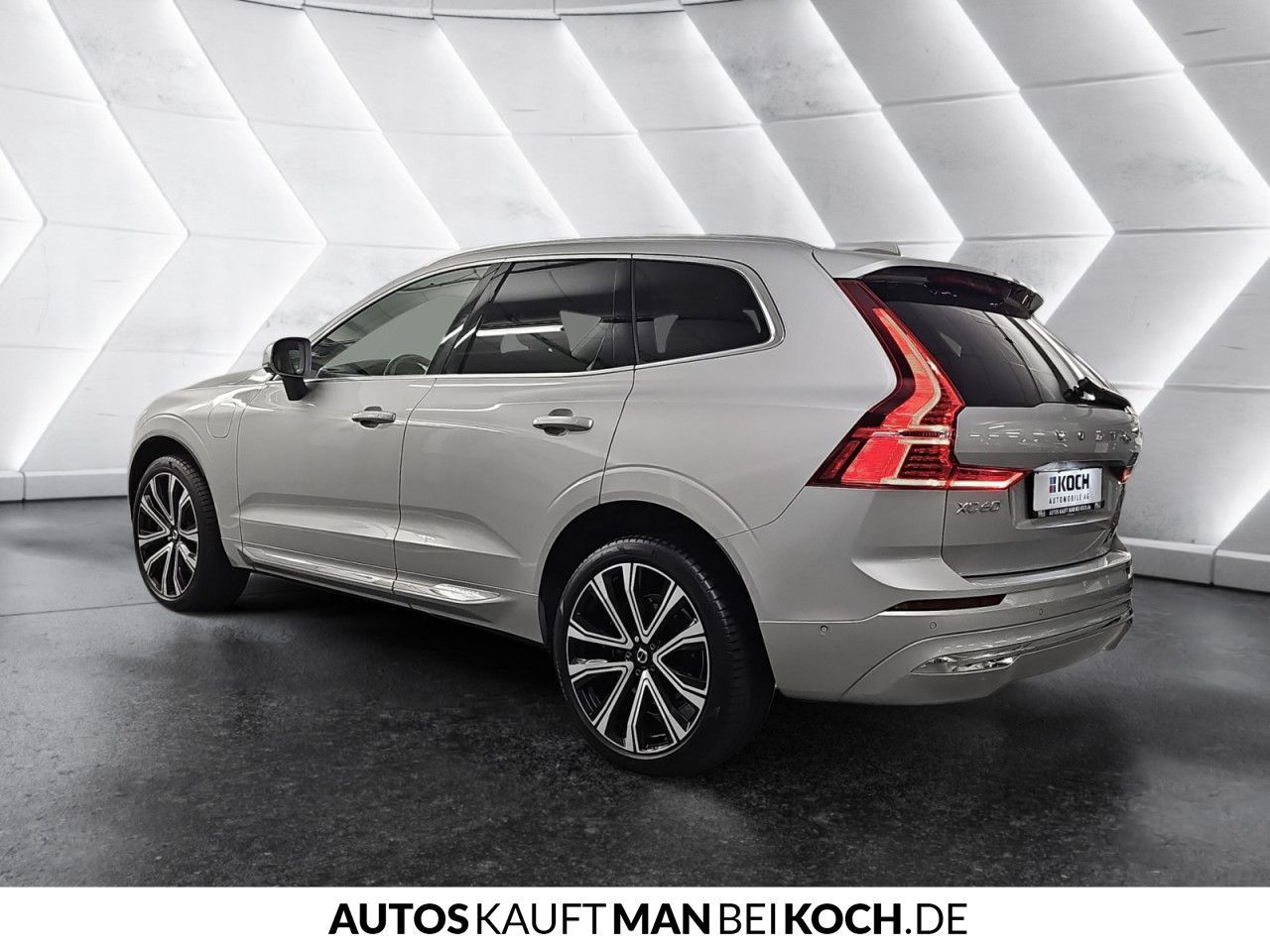Volvo XC60 T6 AWD Inscription - Samsaru's Car Outlet