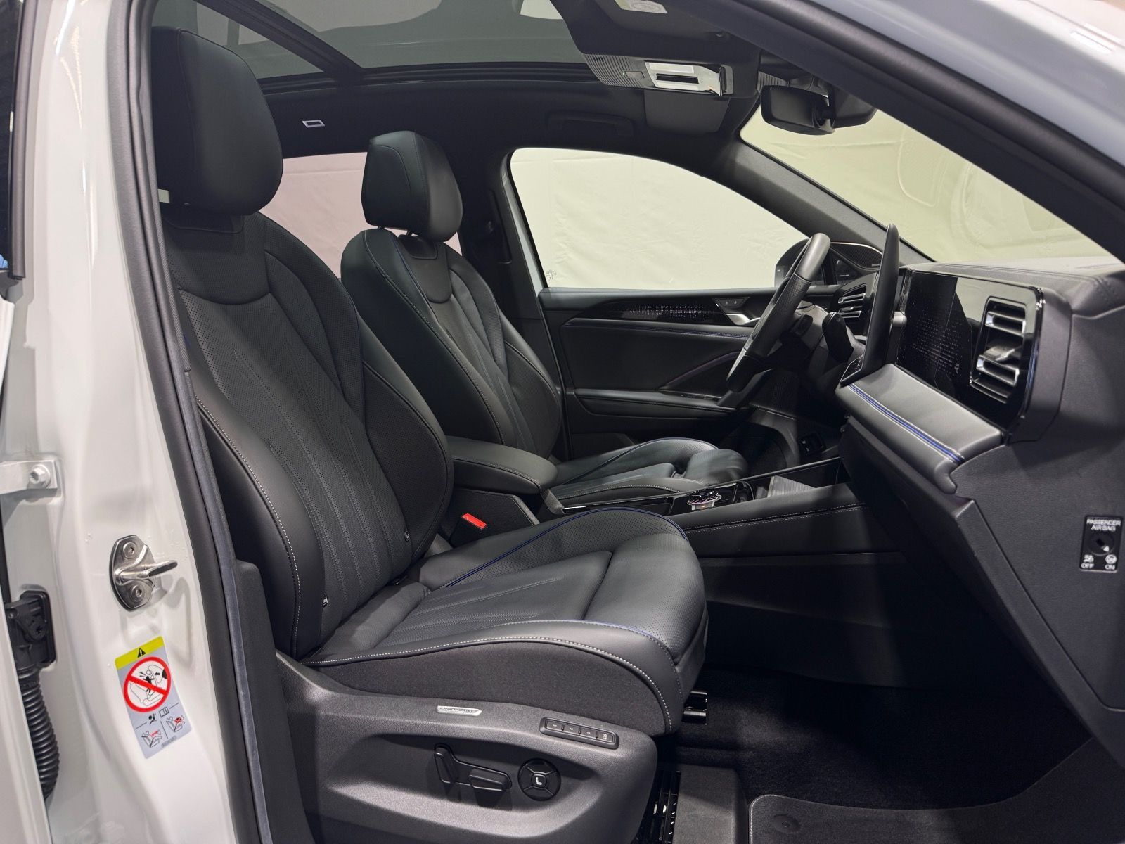 Volkswagen Tiguan R-Line 1.5 TSI eHybrid | MATRIX NAVI PANO