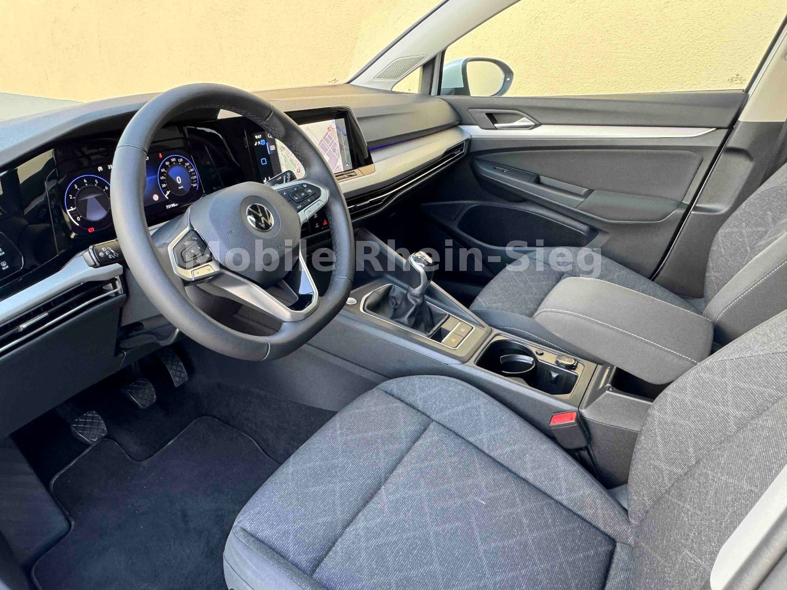Volkswagen Golf VIII Lim. Life - Samsaru's Car Outlet