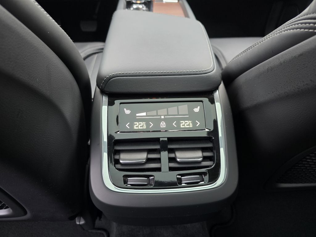 Volvo XC60 B4 D AWD Ultimate - Samsaru's Car Outlet