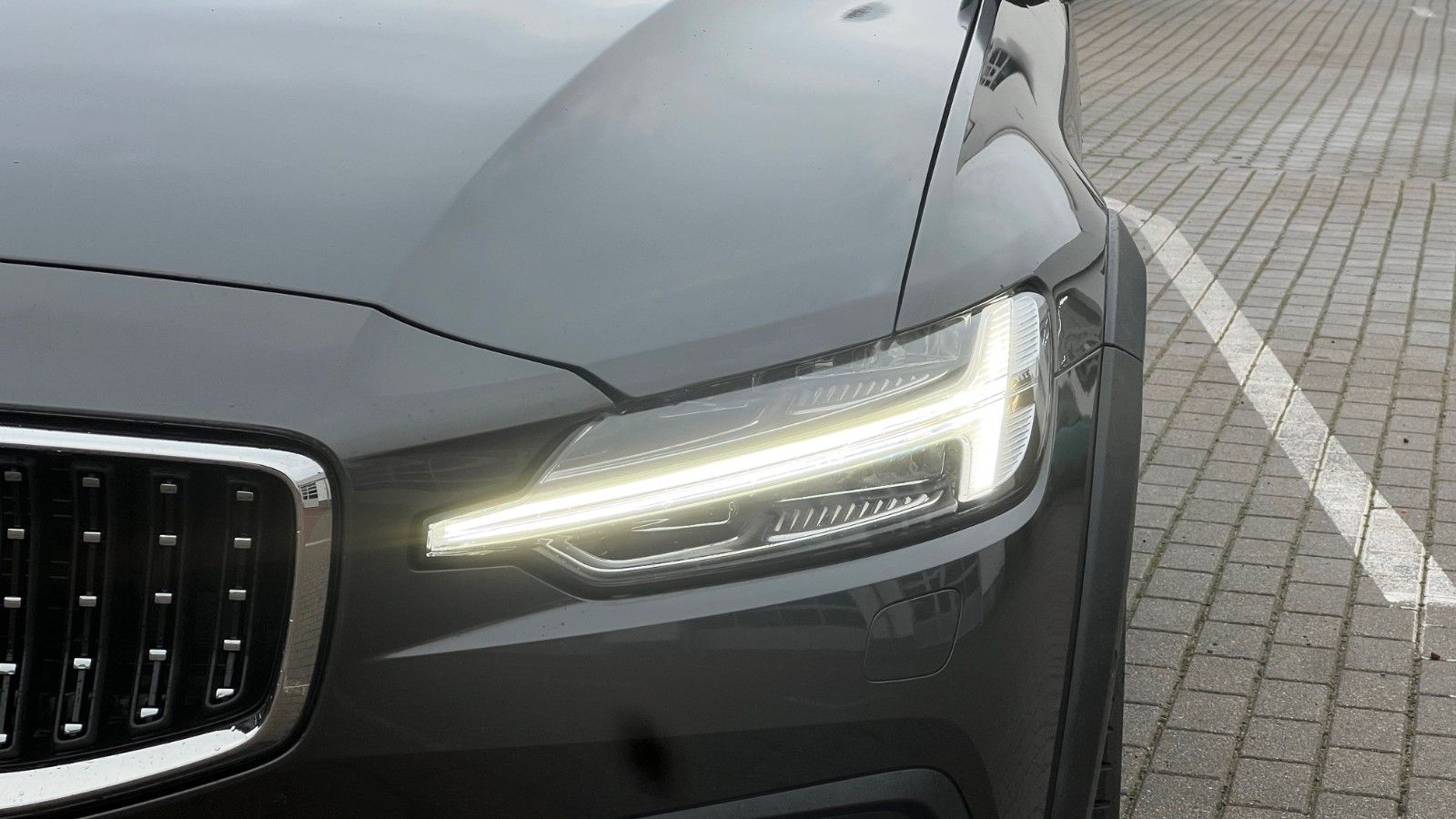 Volvo V60 CC B4 D Ultimate AWD*B&W*360°*SH*MASSAGE*