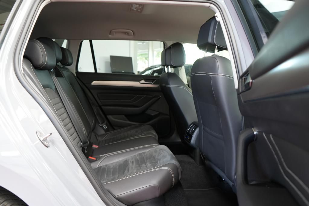 Volkswagen Passat Variant 1.5 TSI Elegance - Samsaru's Car Outlet