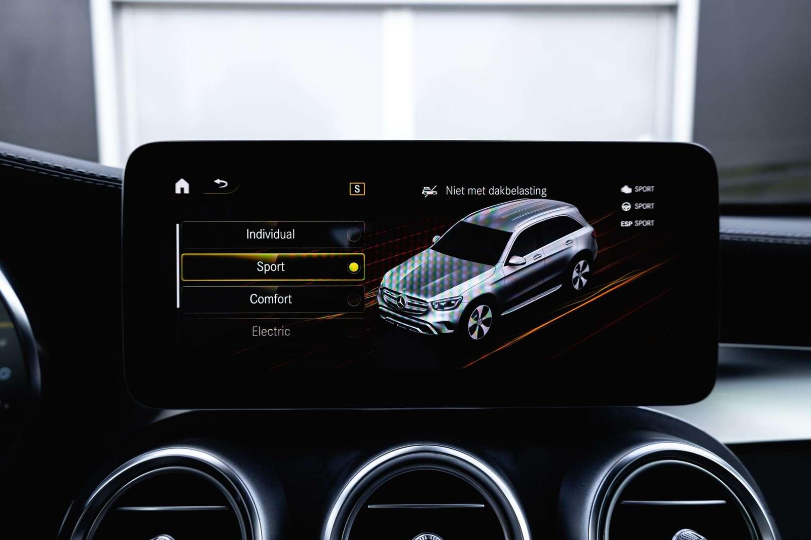 Mercedes-Benz GLC 300 e AMG Line - Samsaru's Car Outlet