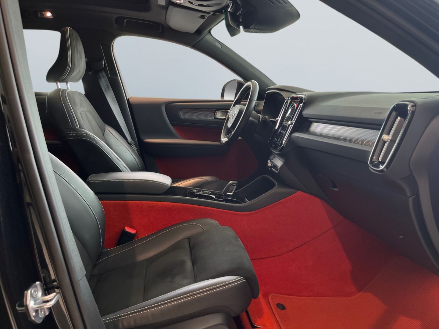 Volvo XC40 T5 Recharge R-Design - Samsaru's Car Outlet