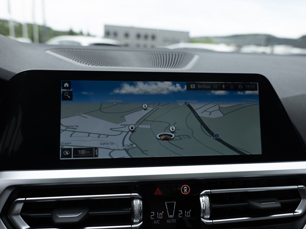 BMW 330e Touring xDrive M-Sport PANO AHK HUD LASER
