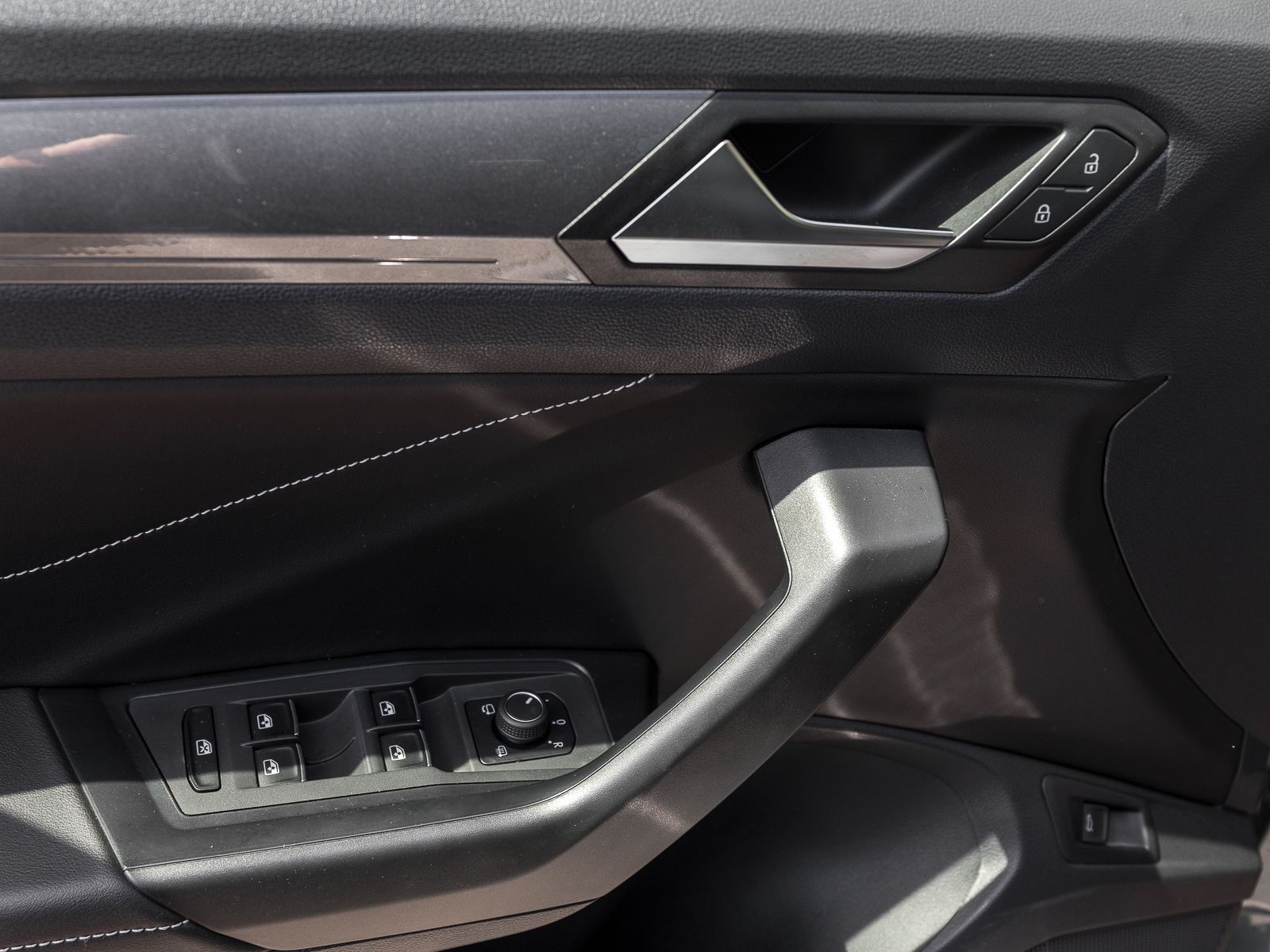 Volkswagen T-Roc 1.5 TSI DSG STYLE - Samsaru's Car Outlet