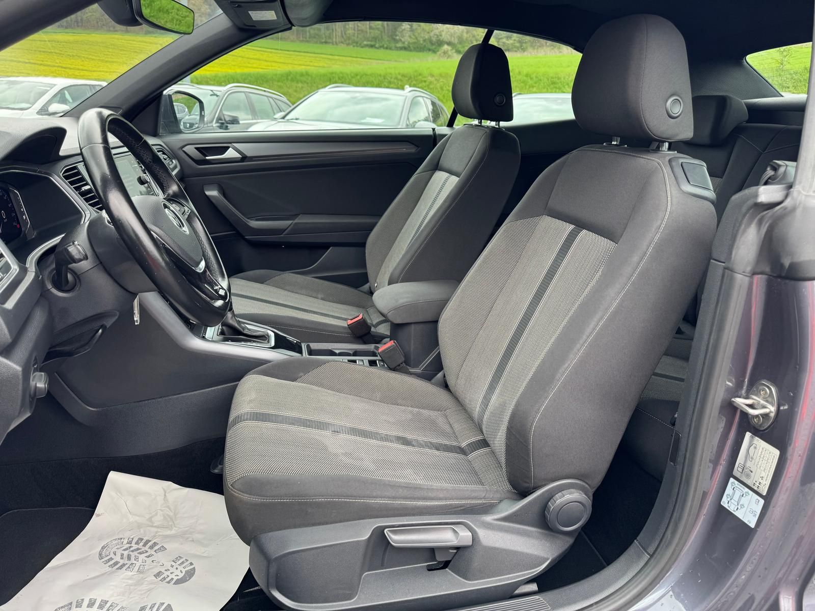 Volkswagen T-Roc 1.5 TSI Style - Samsaru's Car Outlet
