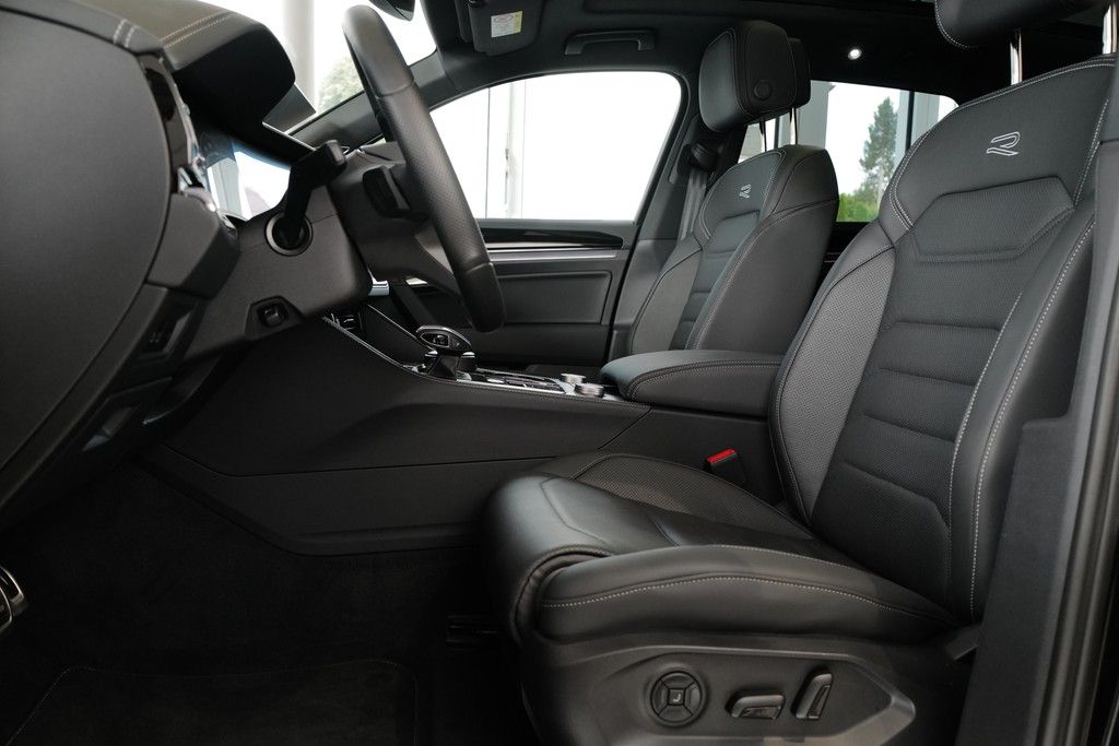Volkswagen Touareg 3.0TDI R-Line BlackStyle Pano 360° Dynau