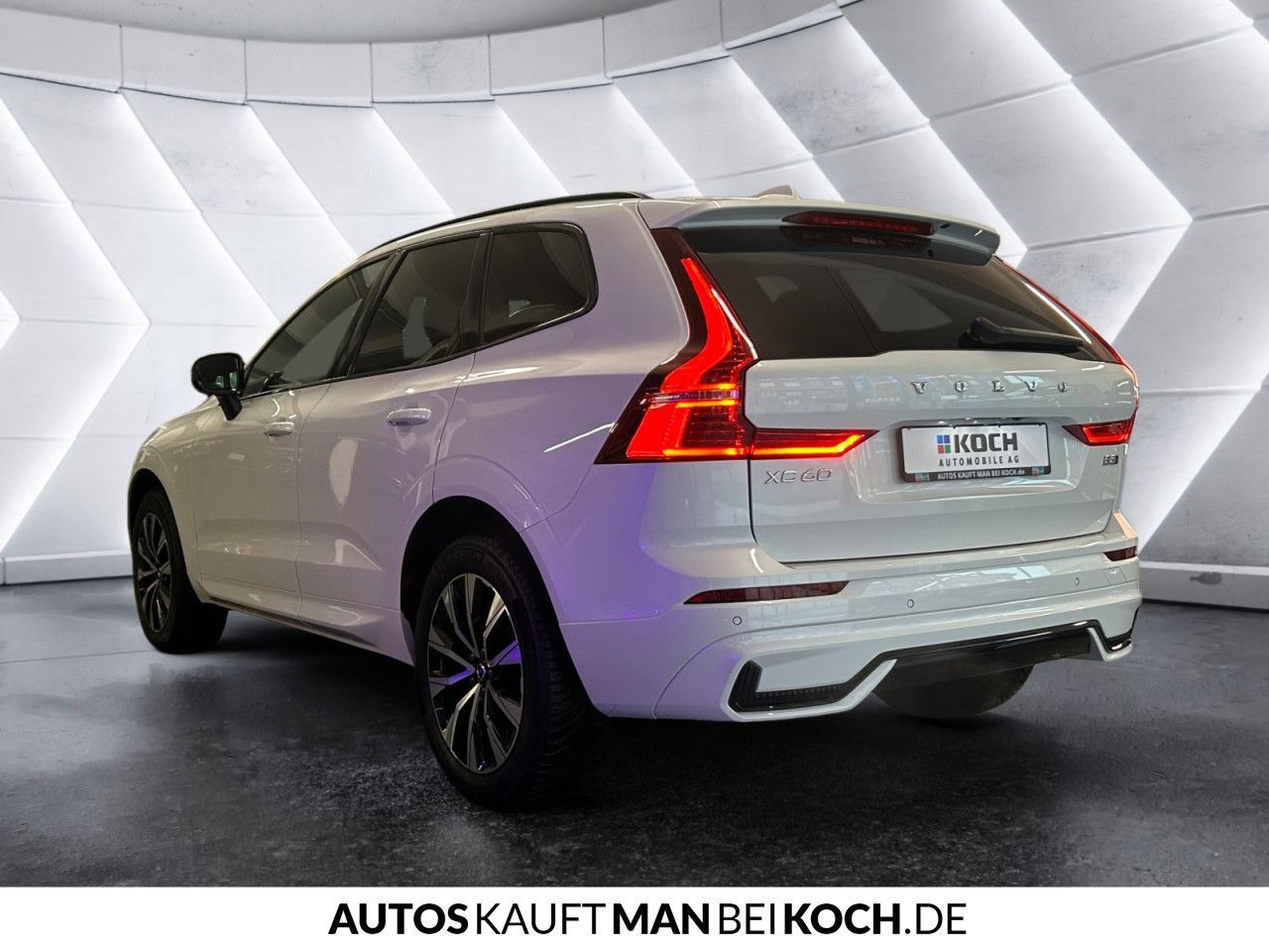 Volvo XC60 B5 AWD Plus Dark ACC BLIS AHK 4SHz VLED H&K