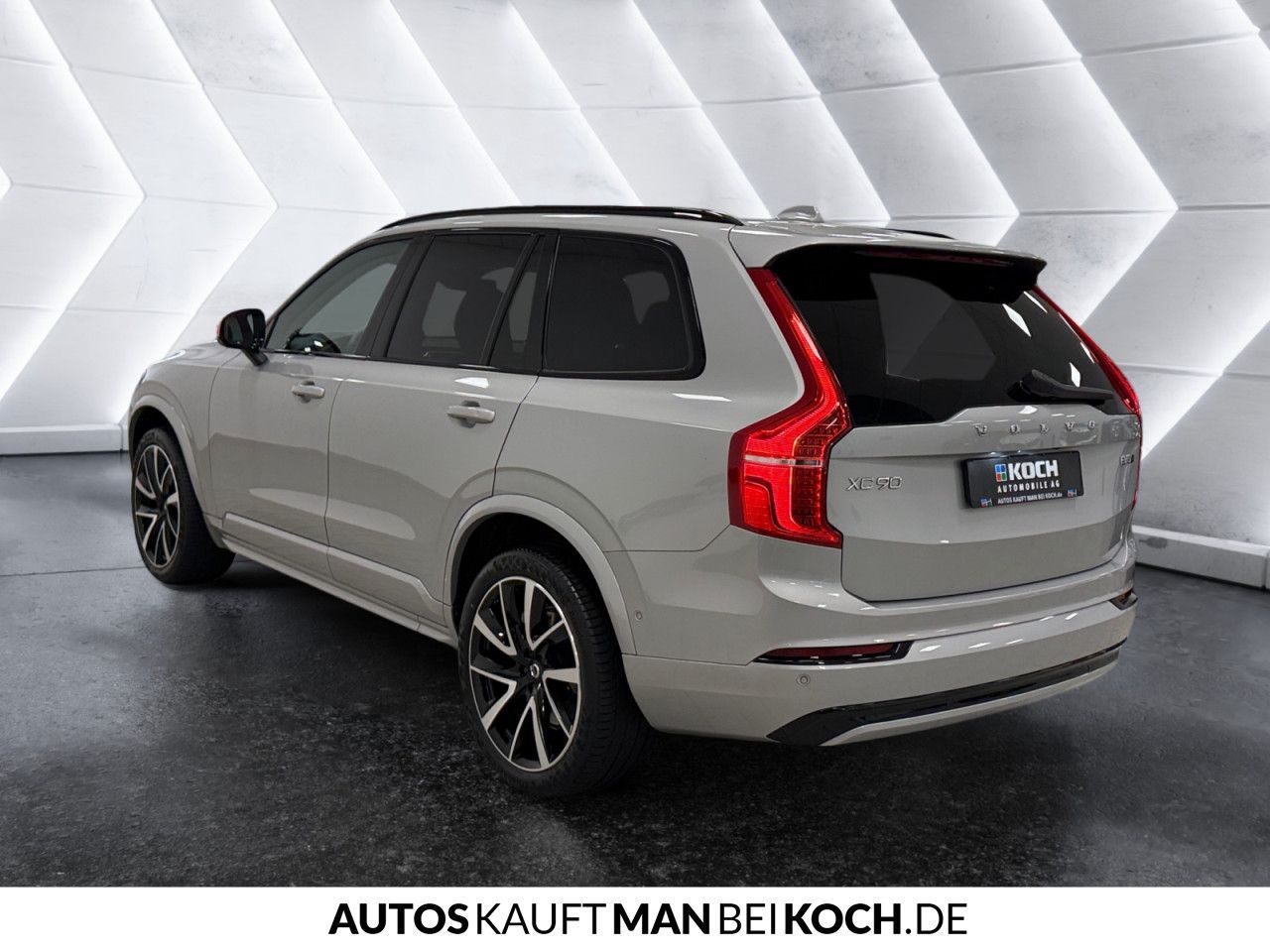 Volvo XC90 B5 D AWD Plus Dark PANO STDHz AHK VLED 360