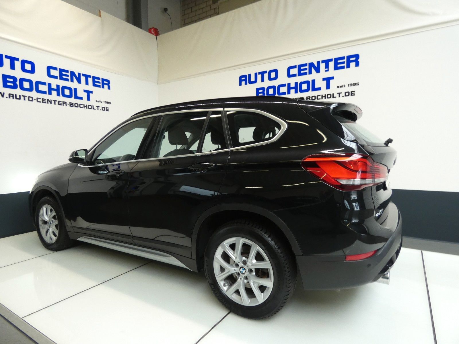 BMW X1 xDrive 20 i xLine - Samsaru's Car Outlet