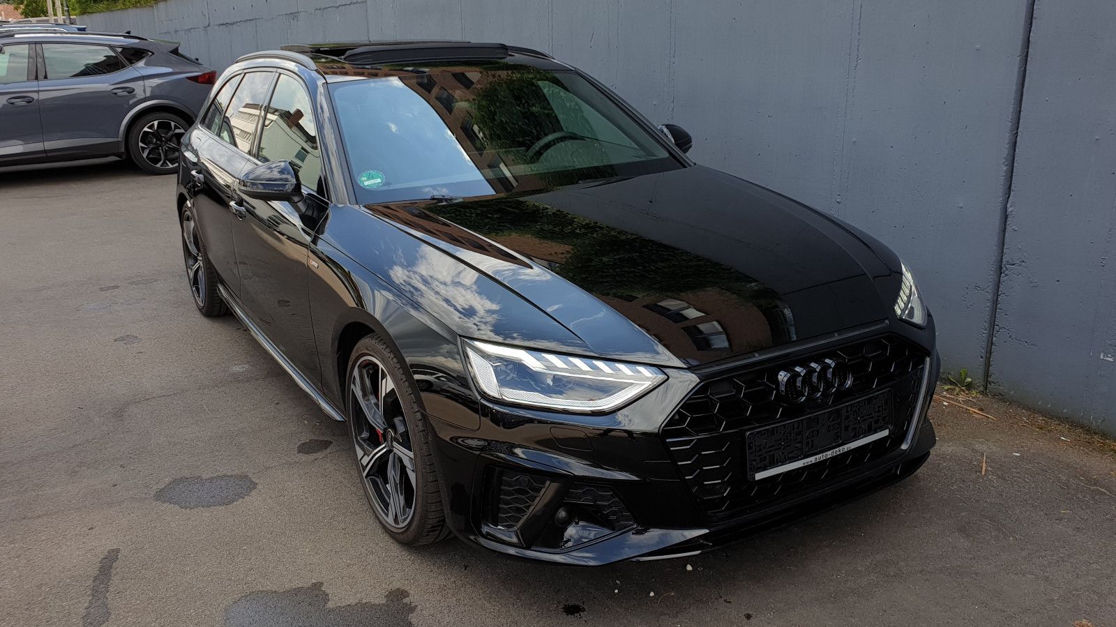Audi A4 Avant 40 TFSI S tronic S Line - Samsaru's Car Outlet