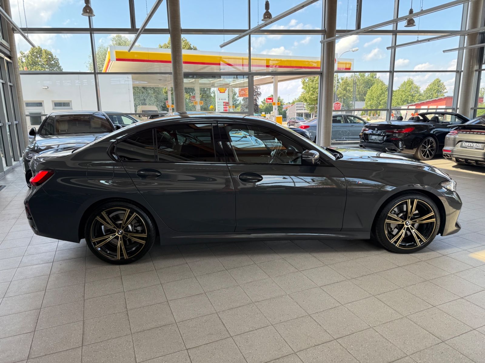 BMW 3 Lim. 330 i M Sport - Samsaru's Car Outlet