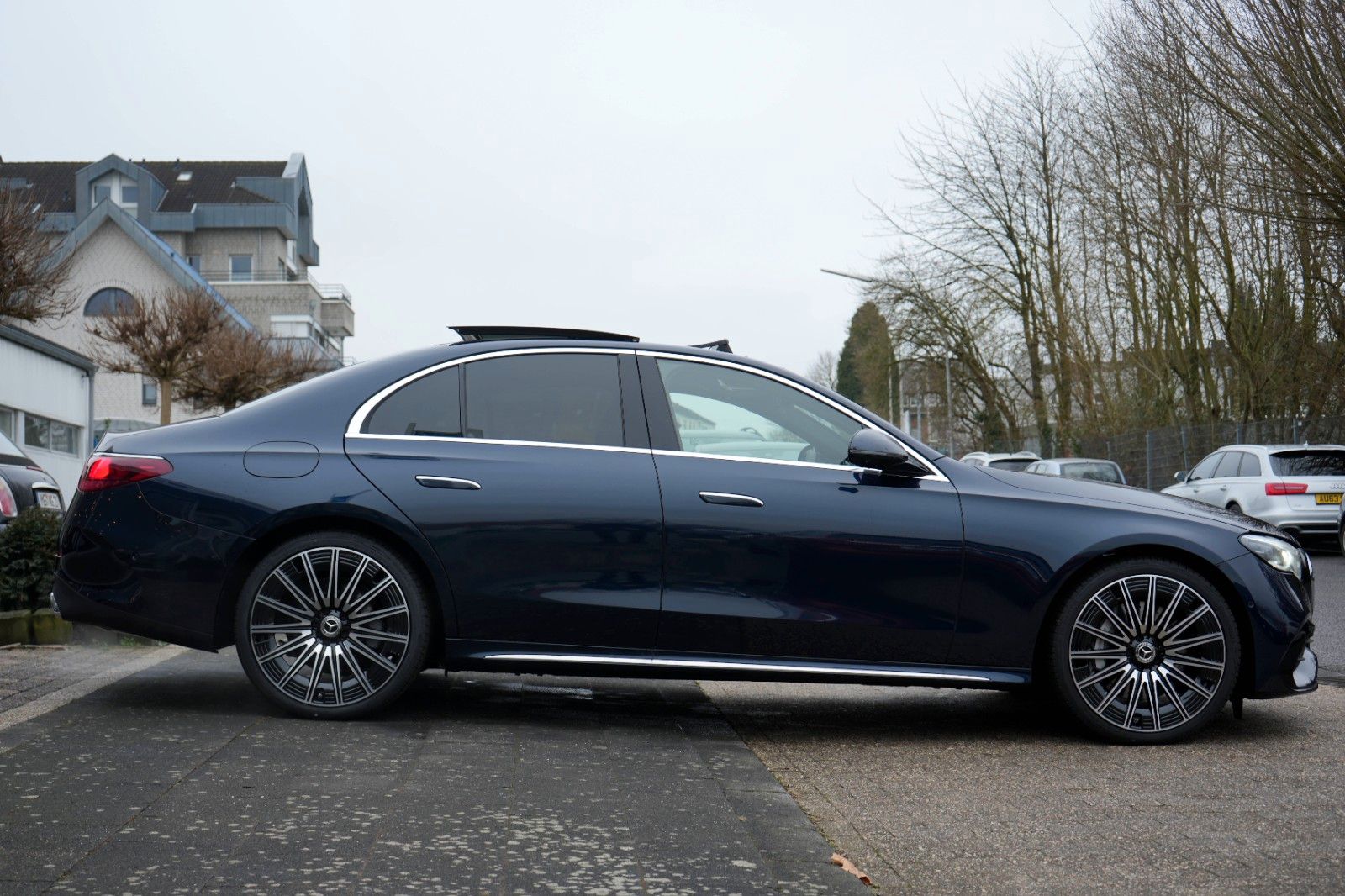 Mercedes-Benz E 200 AMG Premium Plus - Samsaru's Car Outlet