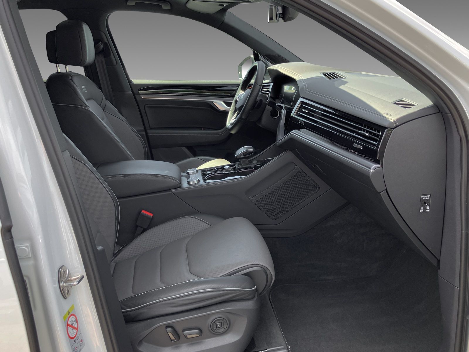 Volkswagen Touareg R-Line 3.0 V6 TDI - Samsaru's Car Outlet
