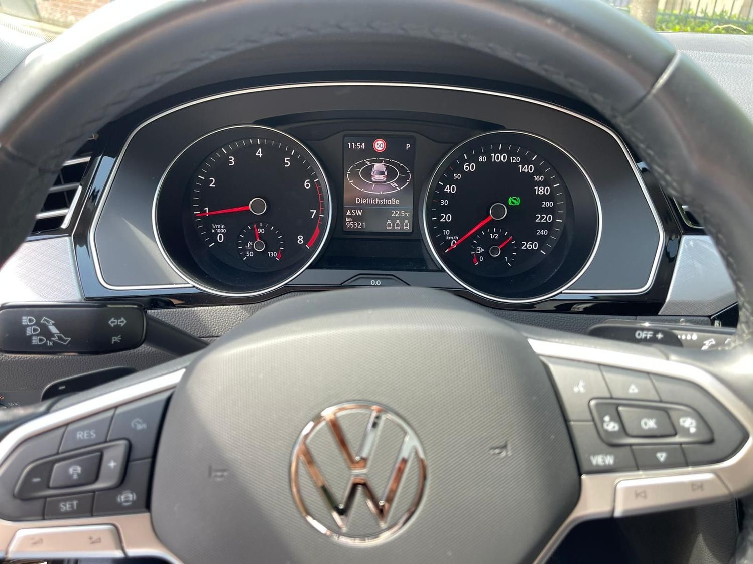Volkswagen Passat Business - Samsaru's Car Outlet
