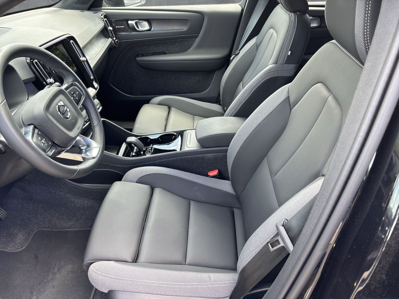 Volvo XC40 Twin Pure Electric AWD Ultimate Recharge - Samsaru's Car Outlet