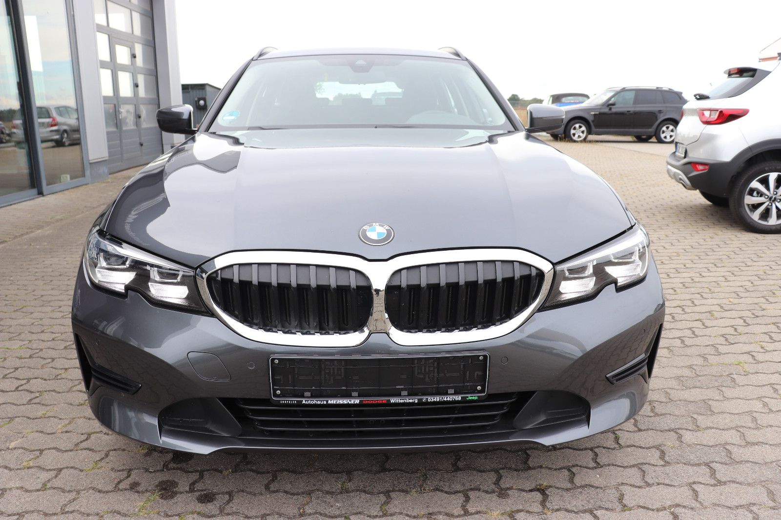 BMW 320i Touring Advantage - Samsaru's Car Outlet