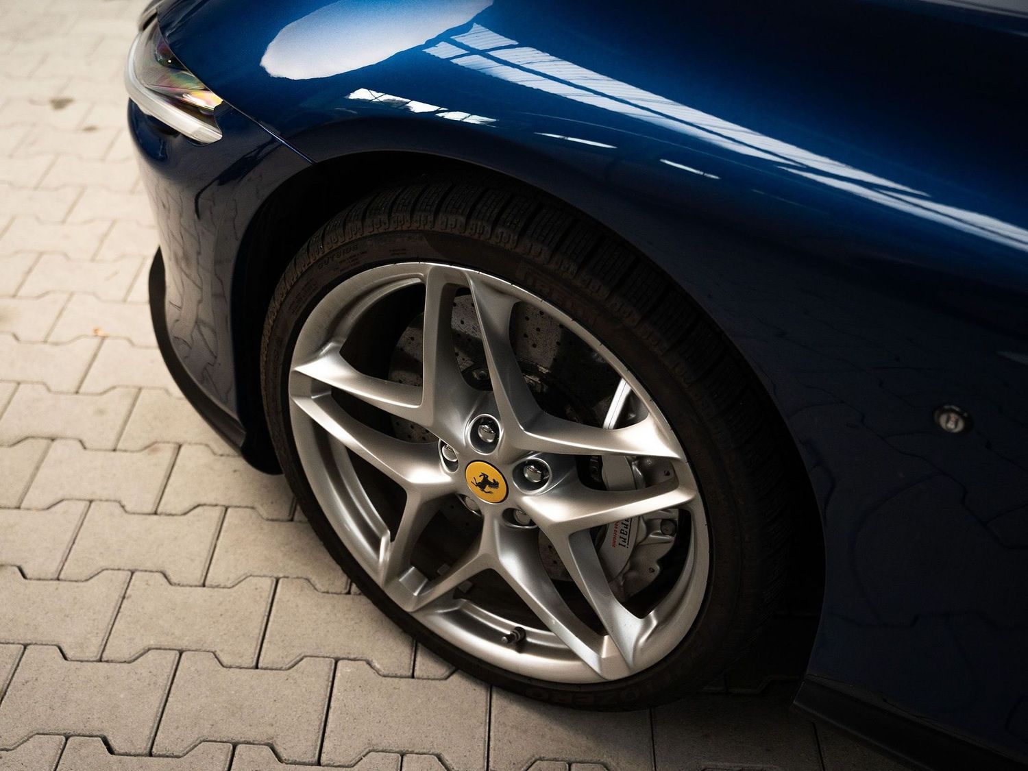 Ferrari Roma Matrix LED 20 Zoll JBL Approved