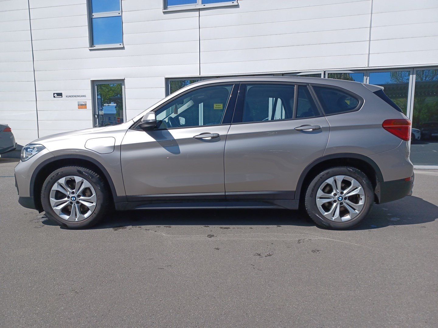 BMW X1 xDrive25e Adv. - Samsaru's Car Outlet