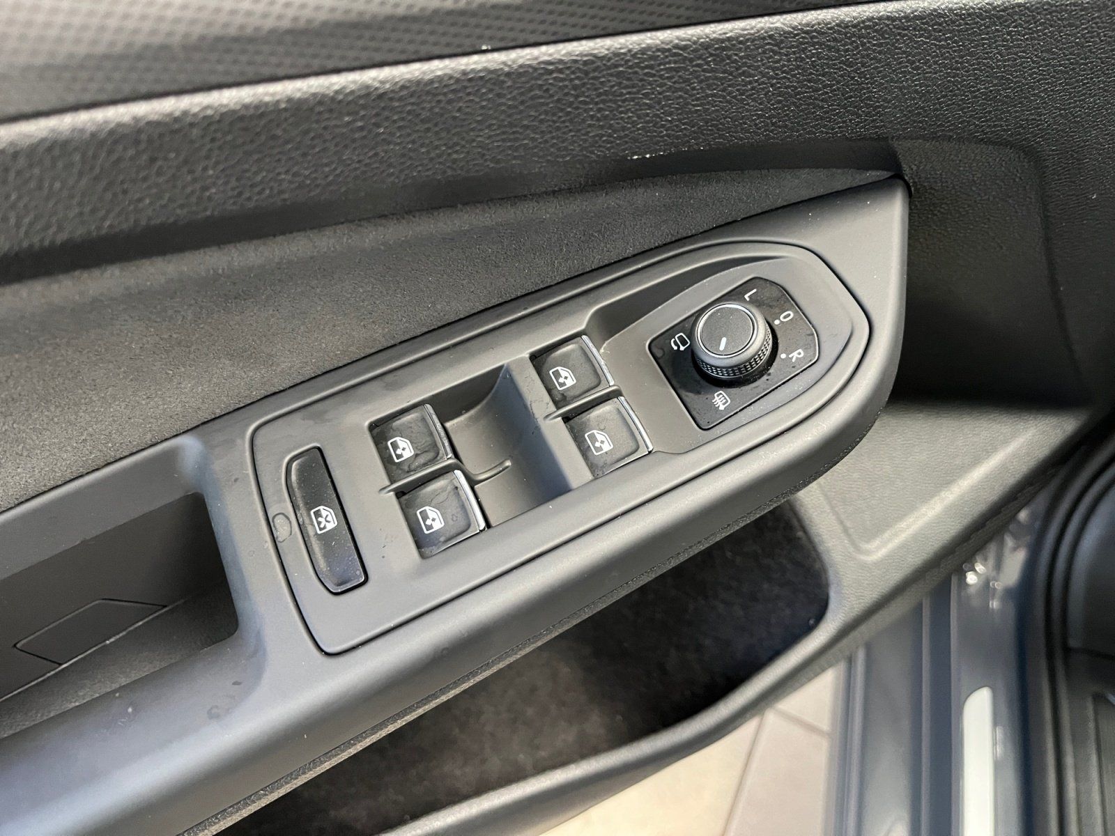 Volkswagen Golf VIII Edition 50 1.5 eTSI DSG Head-up-Displa