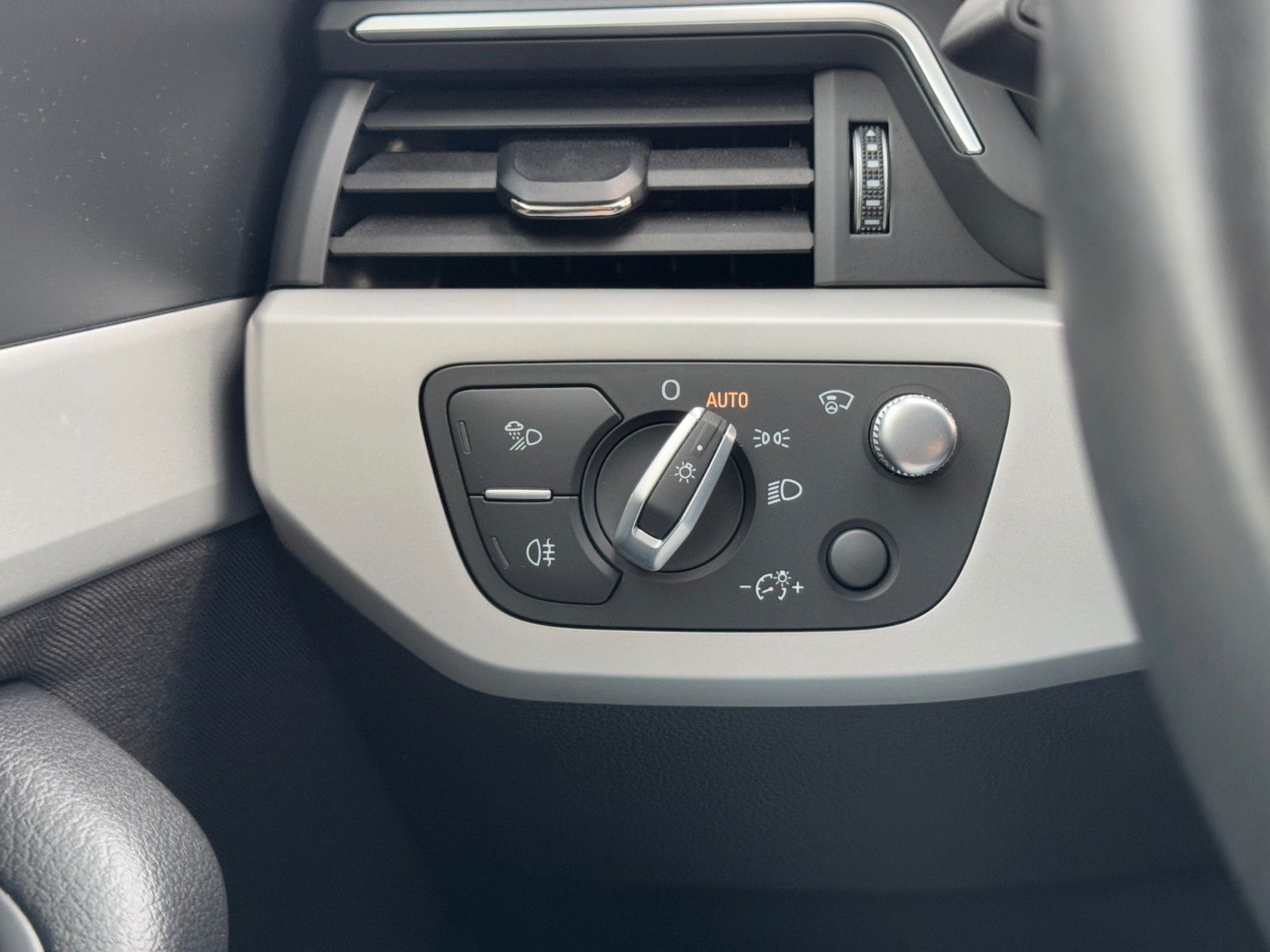Audi A4 Av.40 TDI quattro advanced - Samsaru's Car Outlet