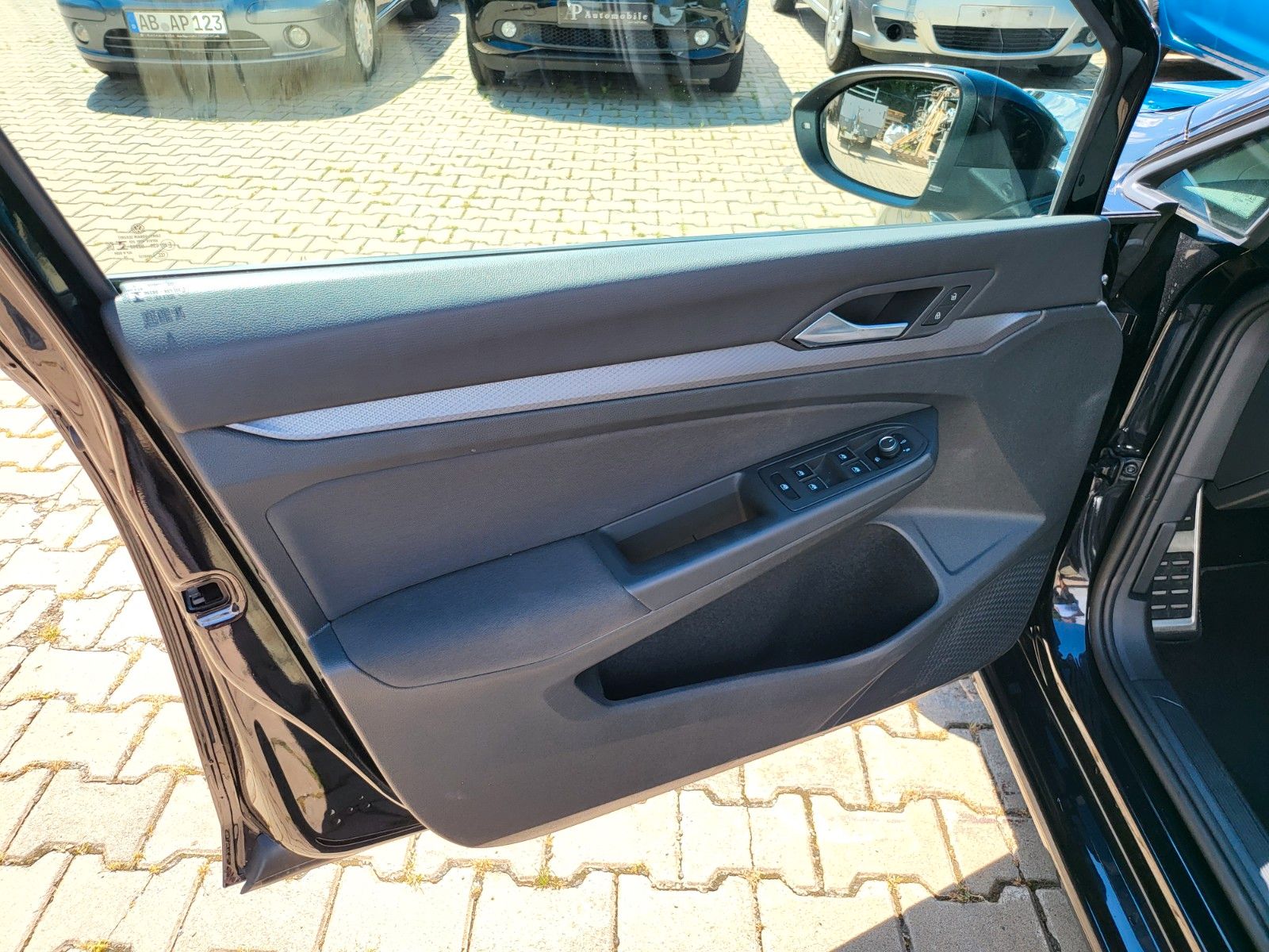 Volkswagen Golf VIII Lim. Active eTSI - Samsaru's Car Outlet