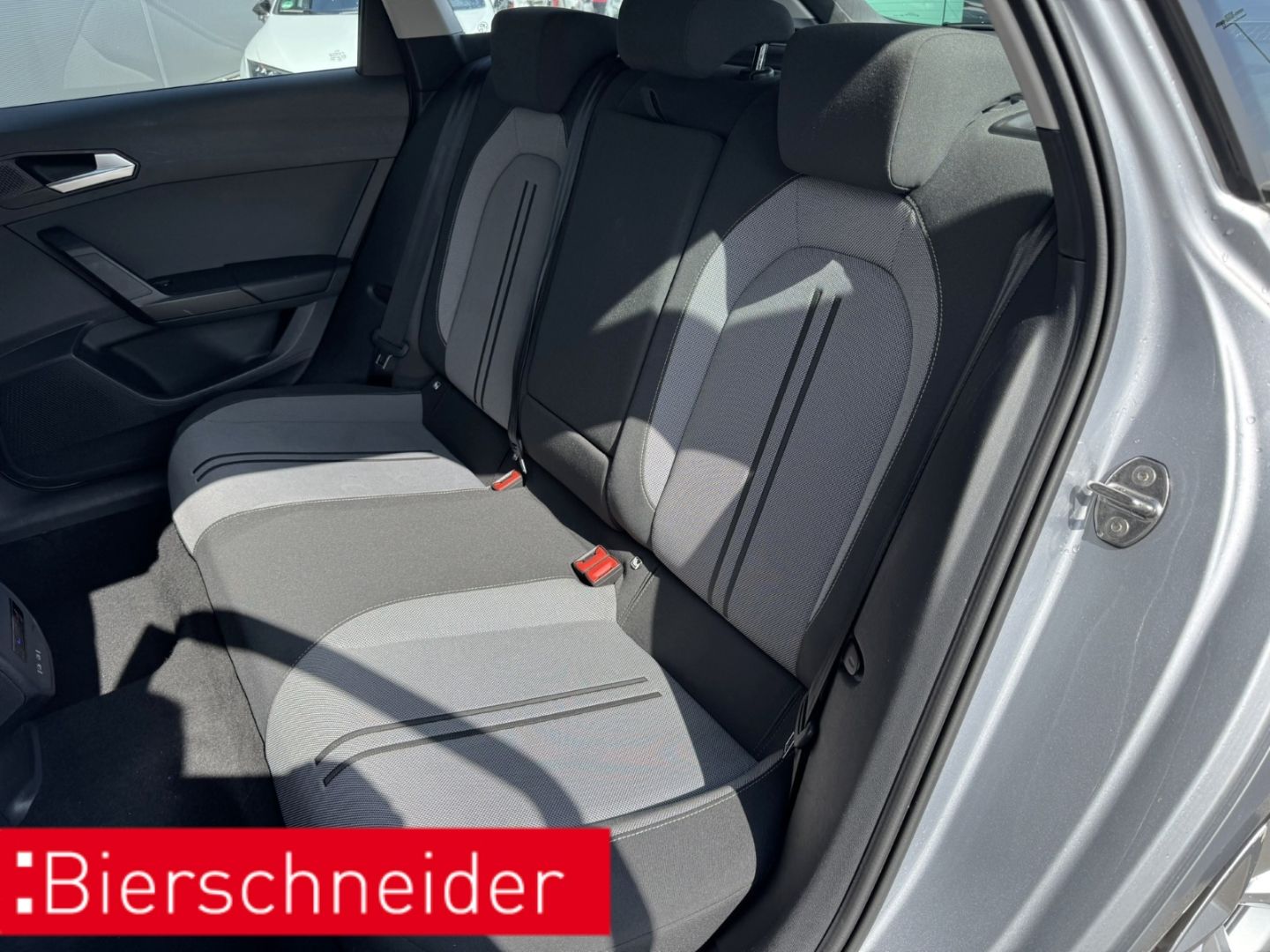 Seat Leon Sportstourer 2.0 TDI DSG Style - Samsaru's Car Outlet